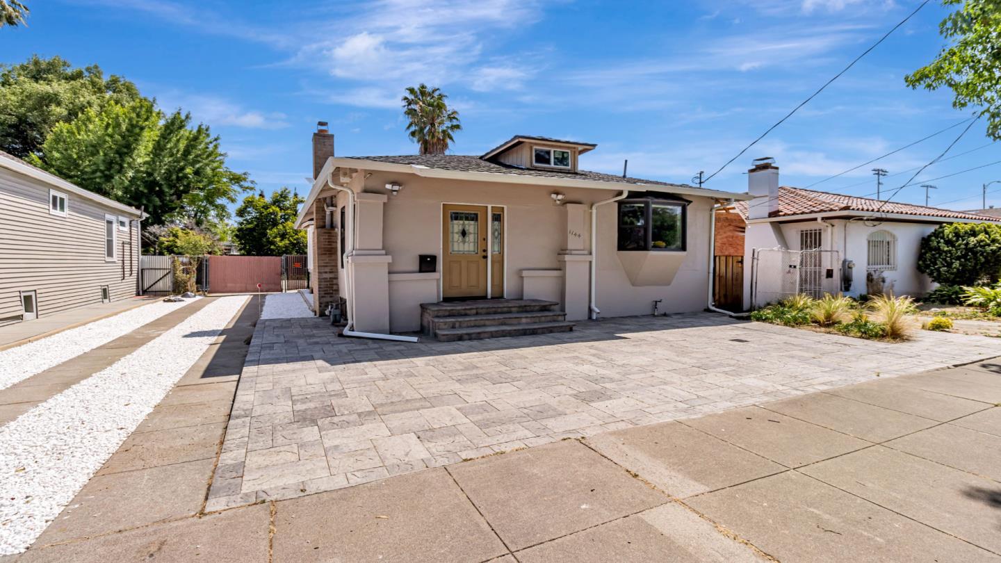 Detail Gallery Image 2 of 26 For 1144 S 9th St, San Jose,  CA 95112 - 3 Beds | 2 Baths
