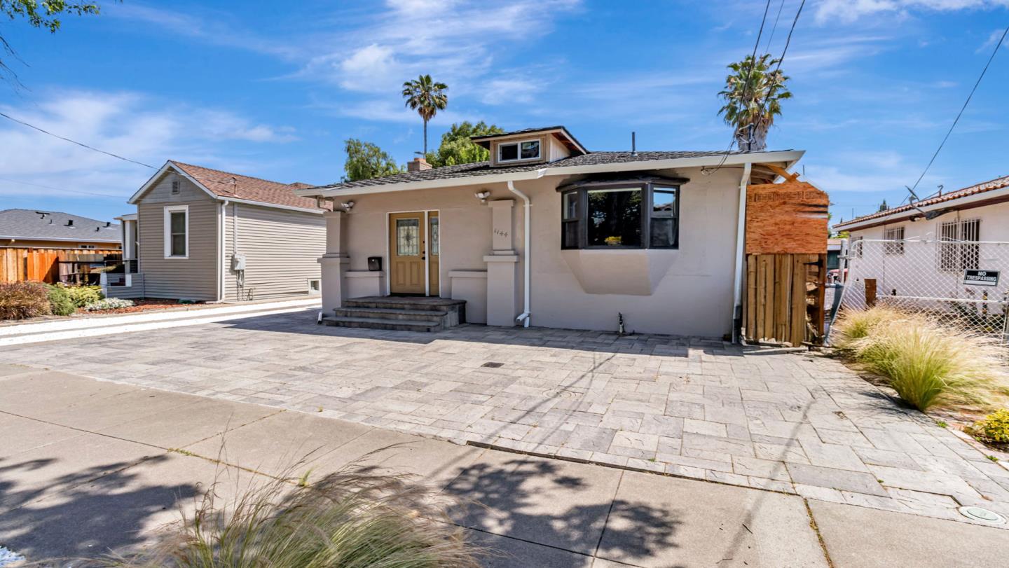 Detail Gallery Image 3 of 26 For 1144 S 9th St, San Jose,  CA 95112 - 3 Beds | 2 Baths