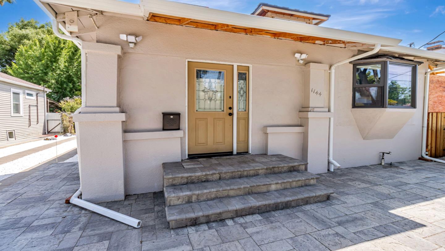 Detail Gallery Image 4 of 26 For 1144 S 9th St, San Jose,  CA 95112 - 3 Beds | 2 Baths