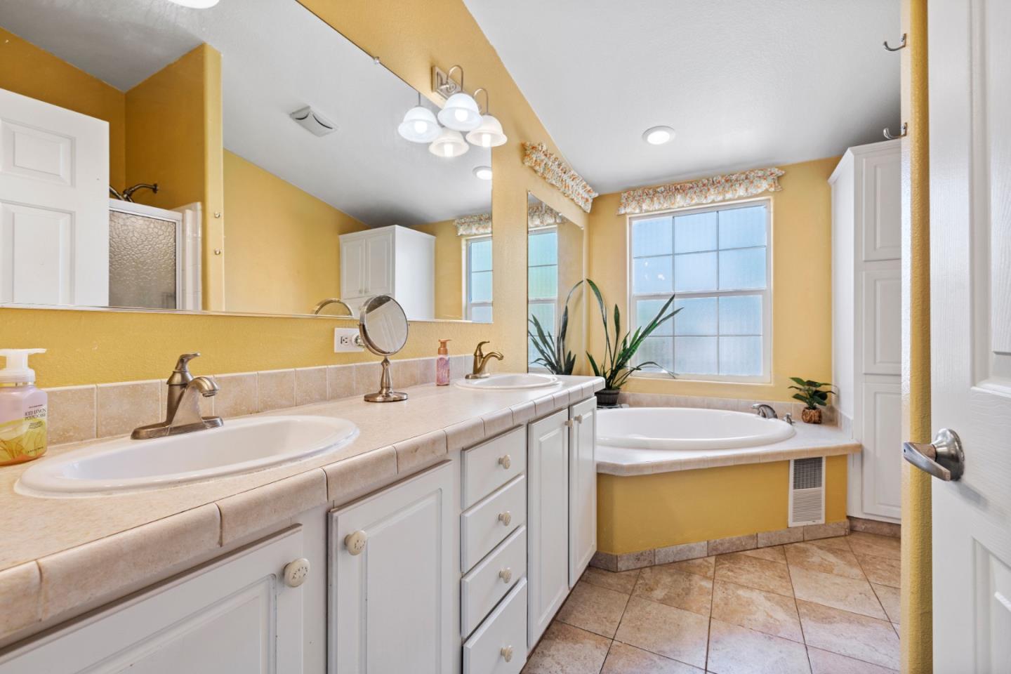 Detail Gallery Image 9 of 21 For 789 Green Valley Rd #109,  Watsonville,  CA 95076 - 3 Beds | 2 Baths