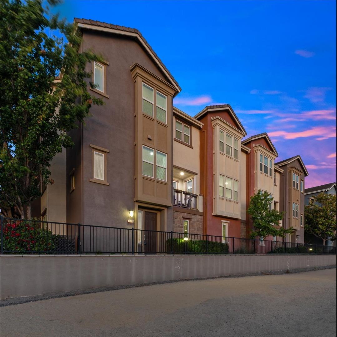 Detail Gallery Image 2 of 38 For 1507 Canal St, Milpitas,  CA 95035 - 3 Beds | 3/1 Baths