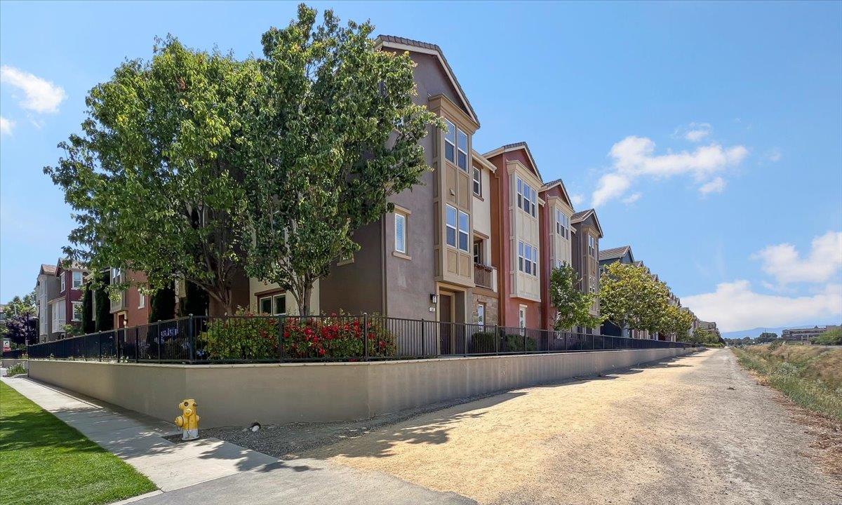 Detail Gallery Image 3 of 38 For 1507 Canal St, Milpitas,  CA 95035 - 3 Beds | 3/1 Baths
