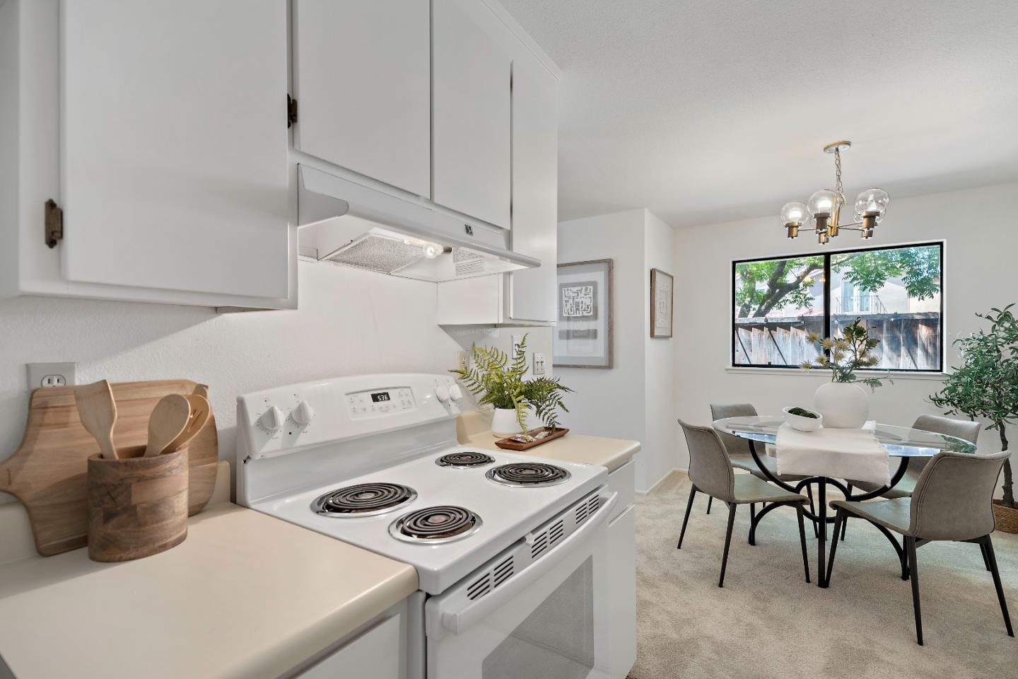 Detail Gallery Image 6 of 20 For 1396 Palm St, San Jose,  CA 95110 - 2 Beds | 1 Baths