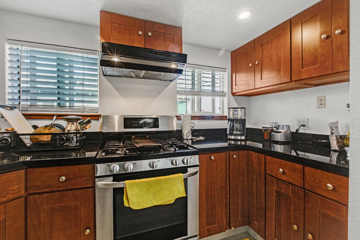 Detail Gallery Image 13 of 74 For 419 Harvey Way, Pacifica,  CA 94044 - – Beds | – Baths
