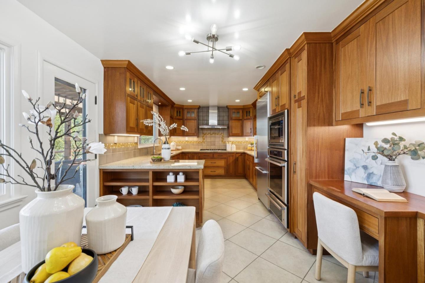 Detail Gallery Image 11 of 74 For 2684 Summit Dr, Burlingame,  CA 94010 - 4 Beds | 4 Baths