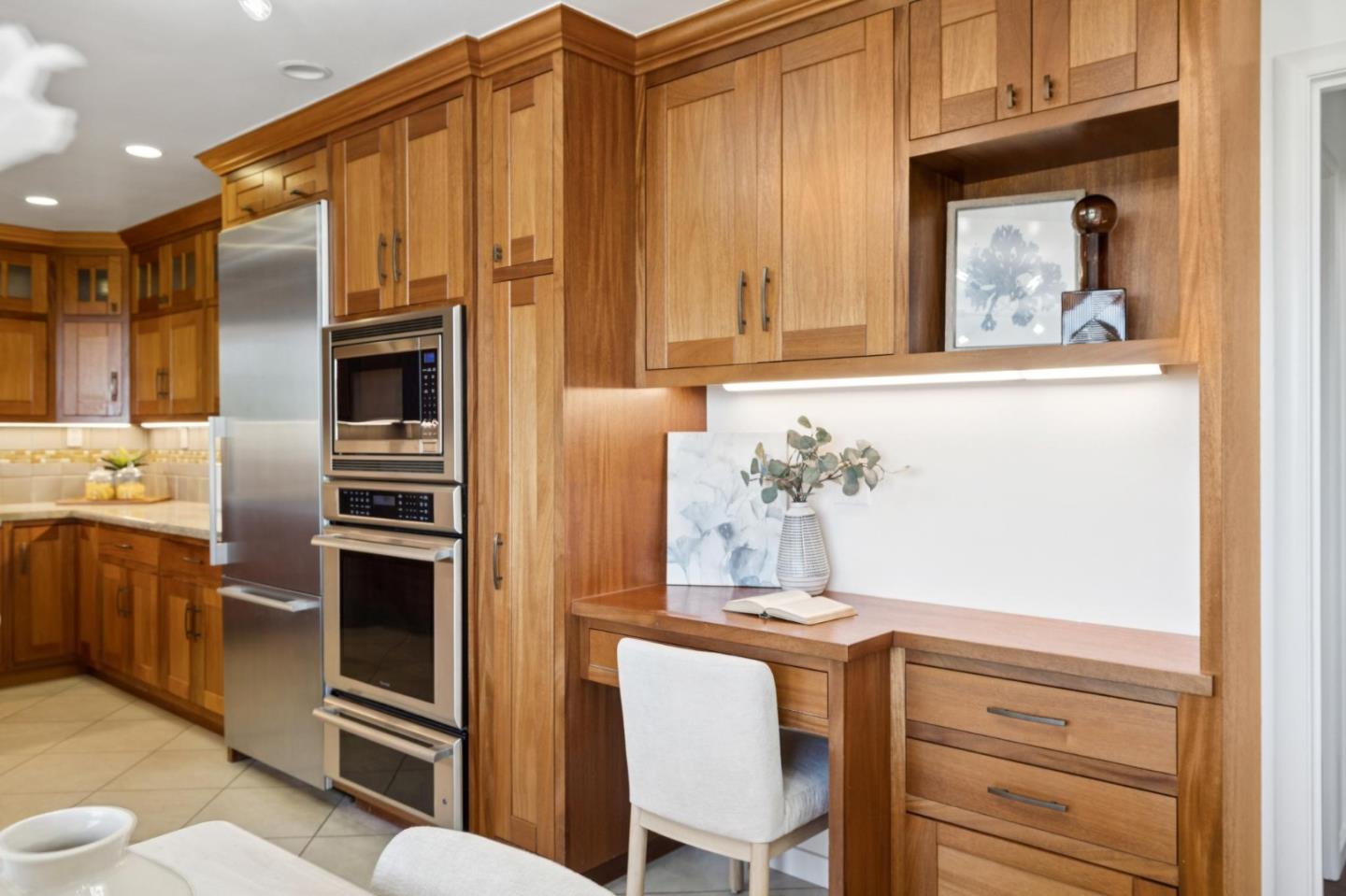 Detail Gallery Image 12 of 74 For 2684 Summit Dr, Burlingame,  CA 94010 - 4 Beds | 4 Baths