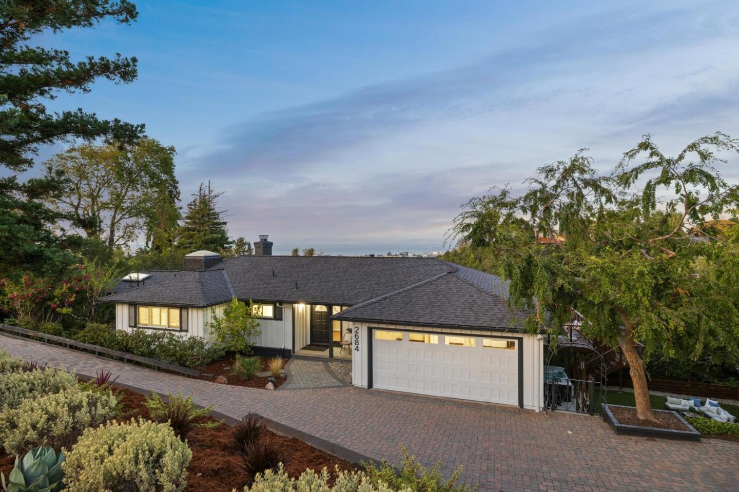Detail Gallery Image 2 of 74 For 2684 Summit Dr, Burlingame,  CA 94010 - 4 Beds | 4 Baths