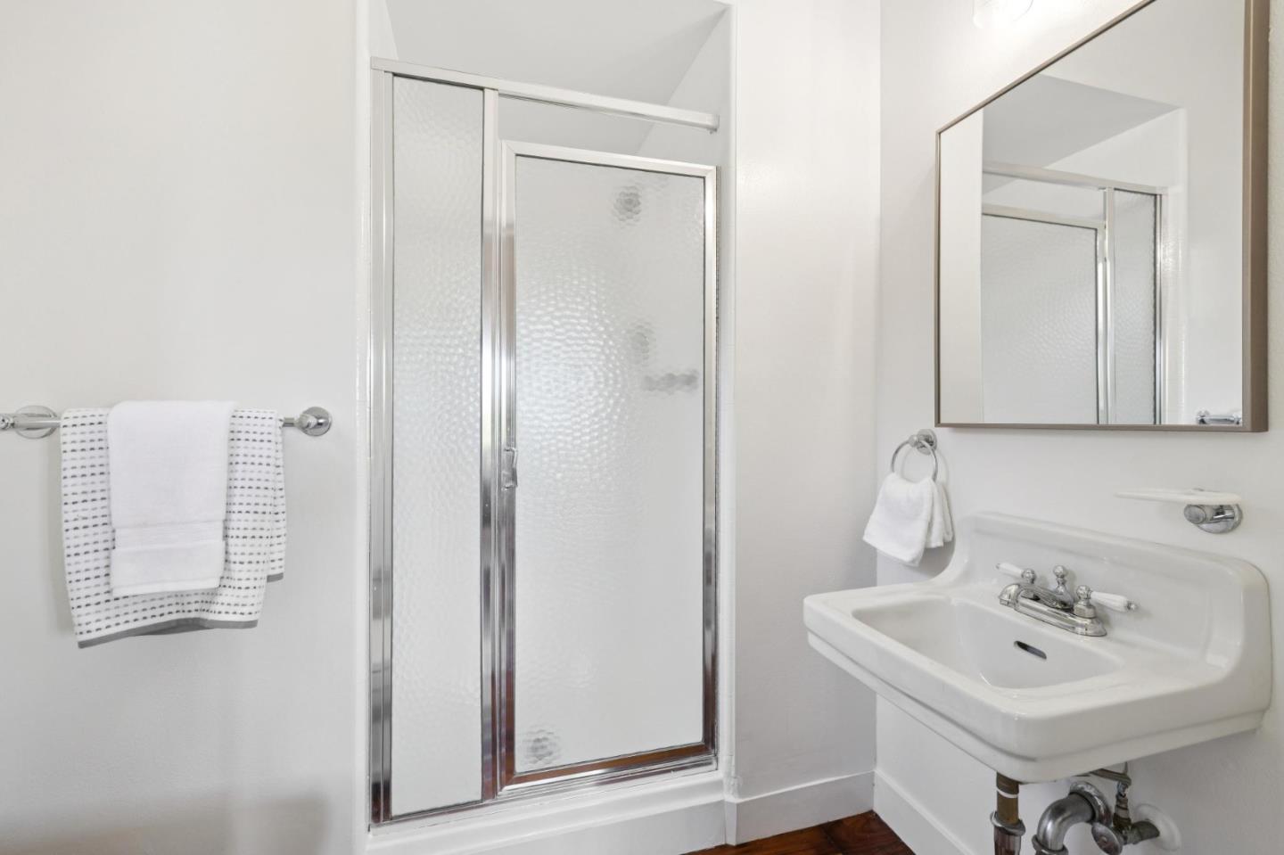 Detail Gallery Image 22 of 74 For 2684 Summit Dr, Burlingame,  CA 94010 - 4 Beds | 4 Baths