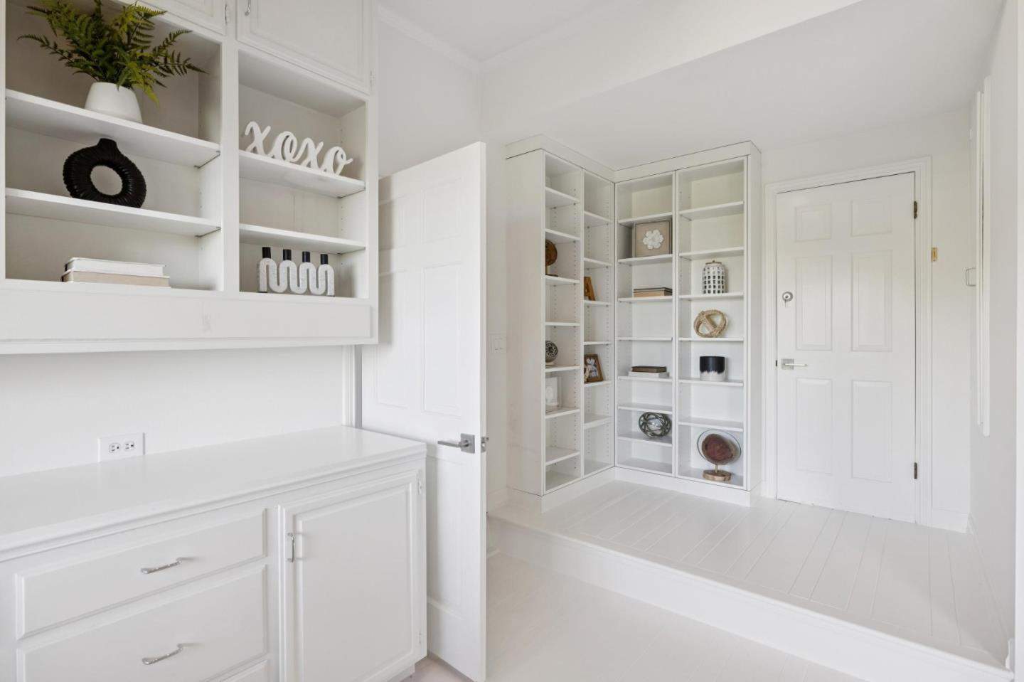 Detail Gallery Image 28 of 74 For 2684 Summit Dr, Burlingame,  CA 94010 - 4 Beds | 4 Baths
