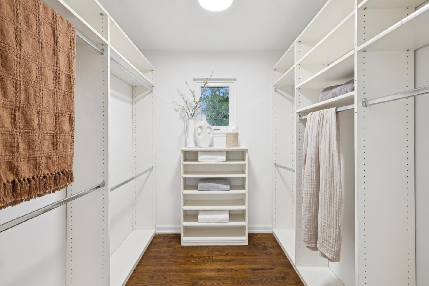 Detail Gallery Image 34 of 74 For 2684 Summit Dr, Burlingame,  CA 94010 - 4 Beds | 4 Baths