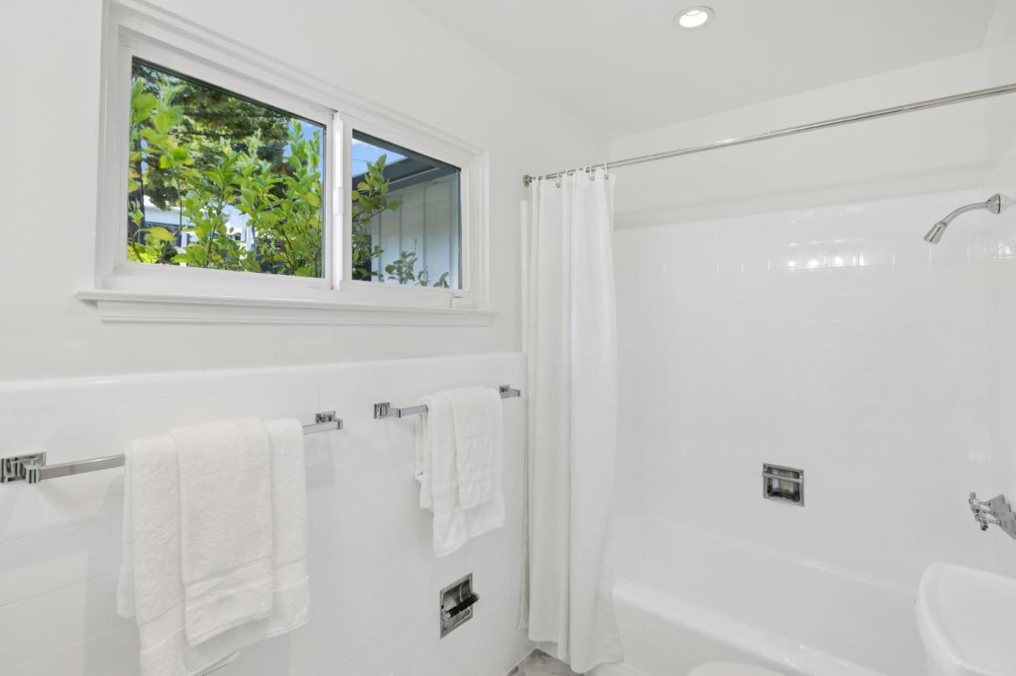 Detail Gallery Image 40 of 74 For 2684 Summit Dr, Burlingame,  CA 94010 - 4 Beds | 4 Baths