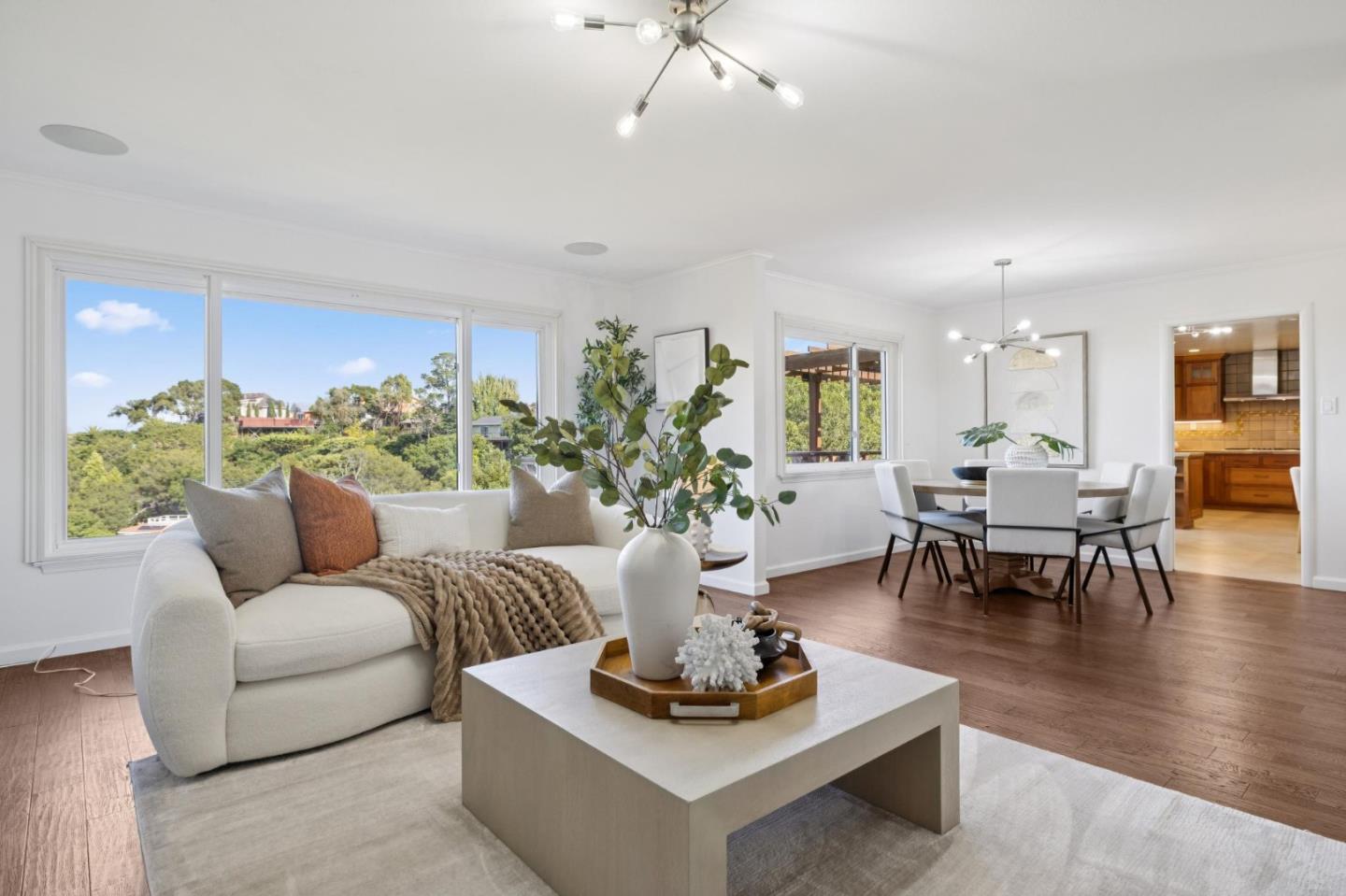 Detail Gallery Image 6 of 74 For 2684 Summit Dr, Burlingame,  CA 94010 - 4 Beds | 4 Baths