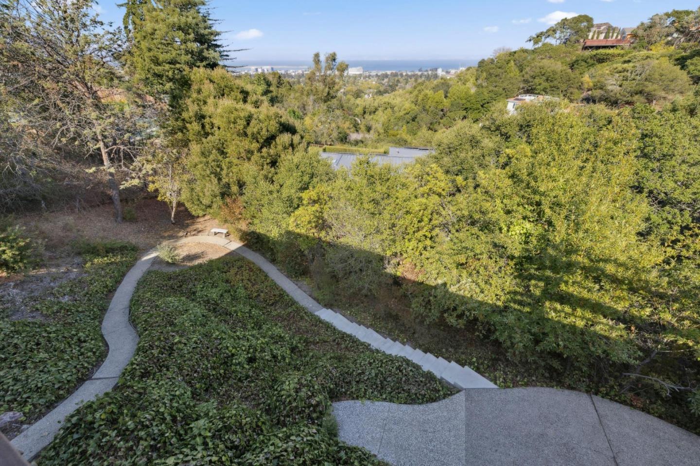 Detail Gallery Image 62 of 74 For 2684 Summit Dr, Burlingame,  CA 94010 - 4 Beds | 4 Baths
