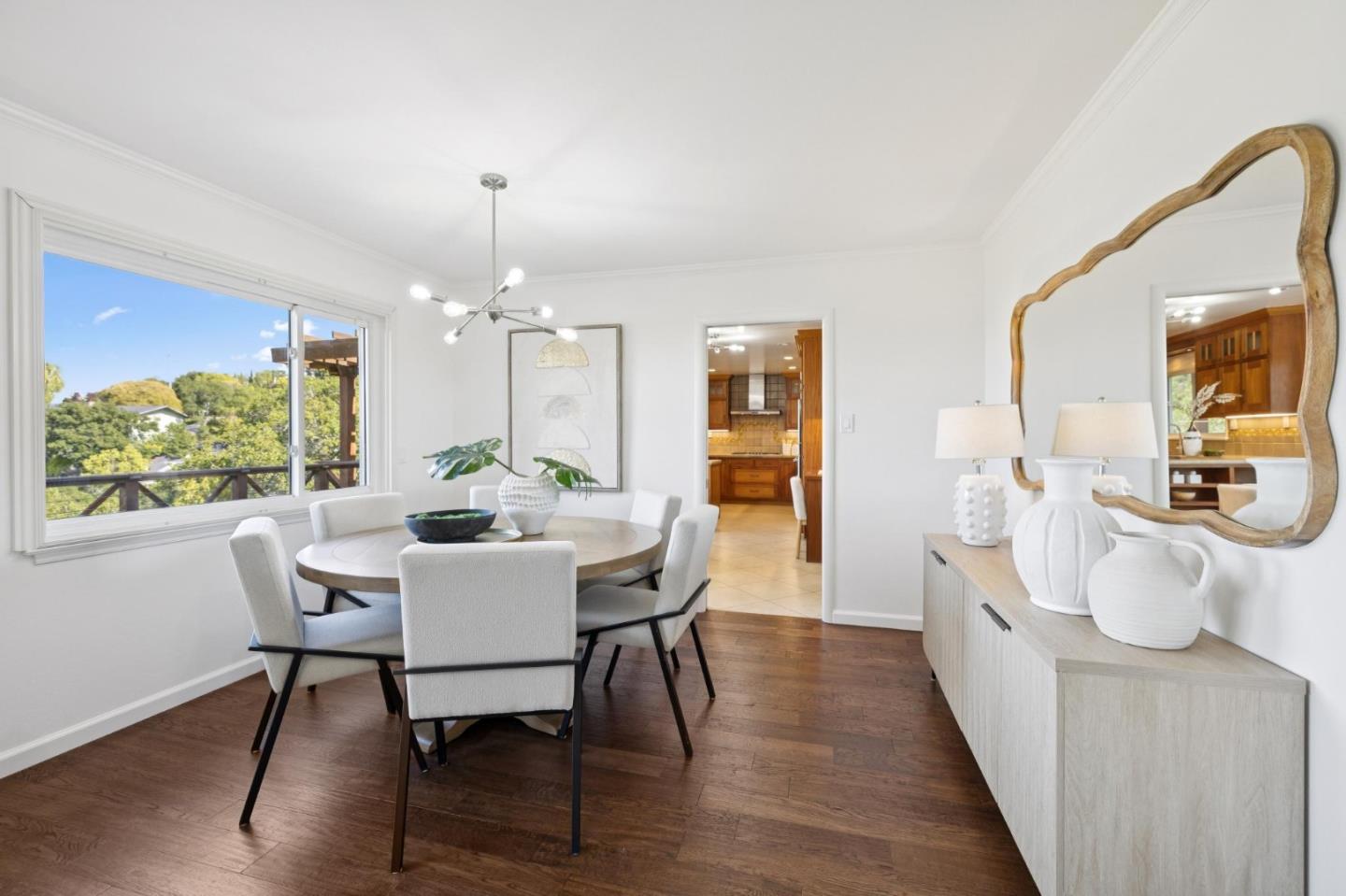 Detail Gallery Image 7 of 74 For 2684 Summit Dr, Burlingame,  CA 94010 - 4 Beds | 4 Baths