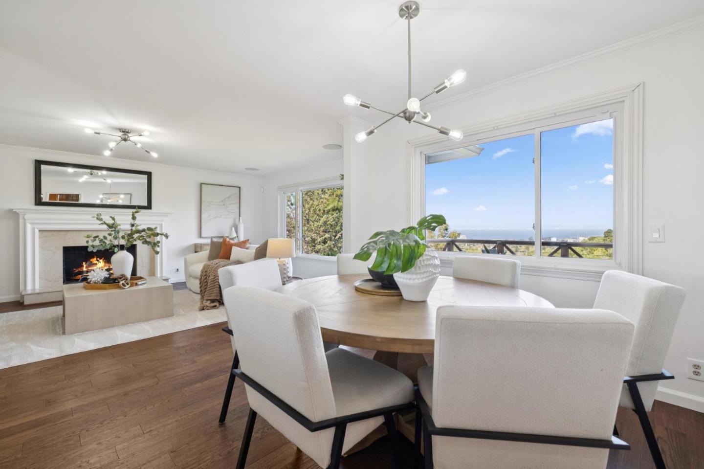Detail Gallery Image 8 of 74 For 2684 Summit Dr, Burlingame,  CA 94010 - 4 Beds | 4 Baths