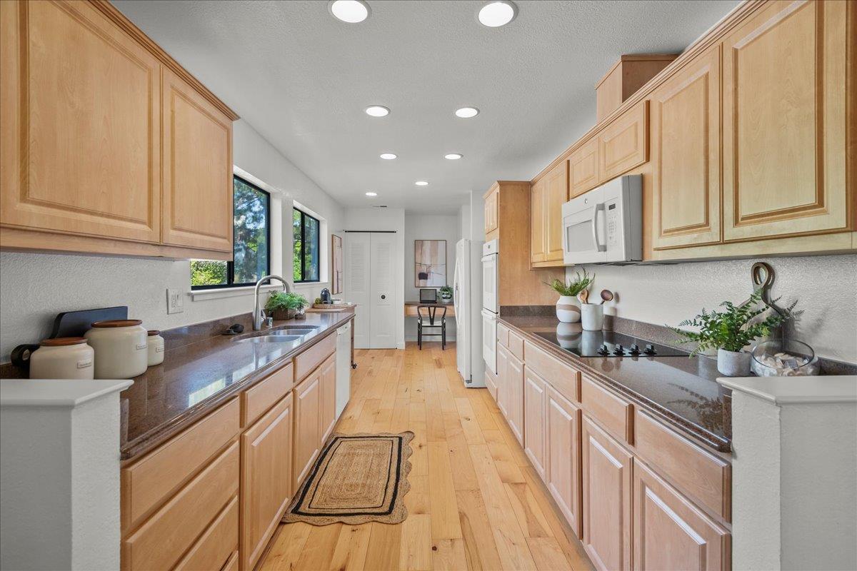 Detail Gallery Image 14 of 50 For 50 Horgan Ave #20,  Redwood City,  CA 94061 - 3 Beds | 2 Baths