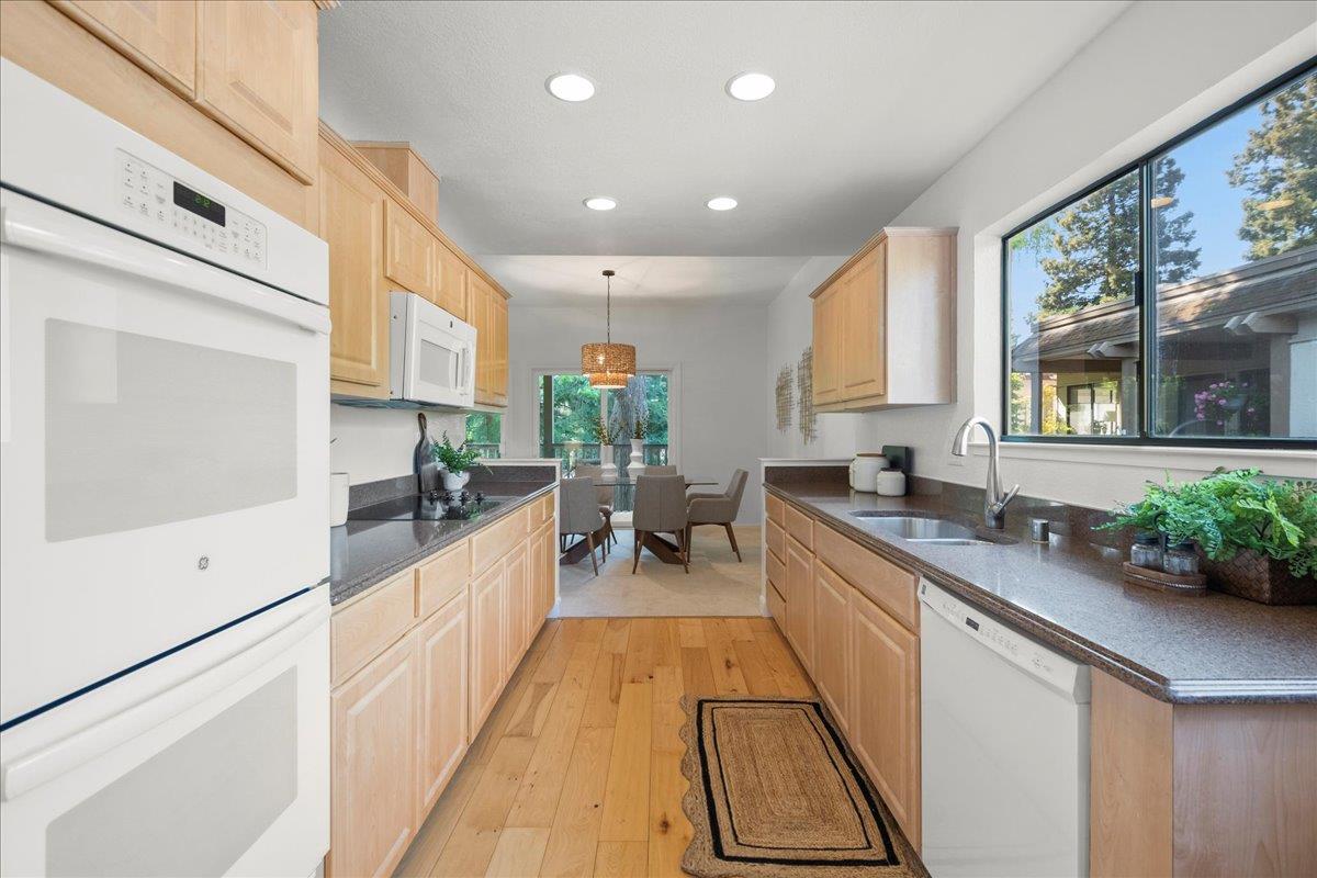 Detail Gallery Image 17 of 50 For 50 Horgan Ave #20,  Redwood City,  CA 94061 - 3 Beds | 2 Baths