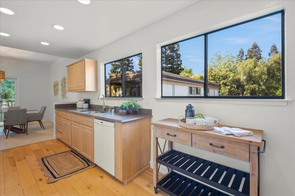 Detail Gallery Image 18 of 50 For 50 Horgan Ave #20,  Redwood City,  CA 94061 - 3 Beds | 2 Baths