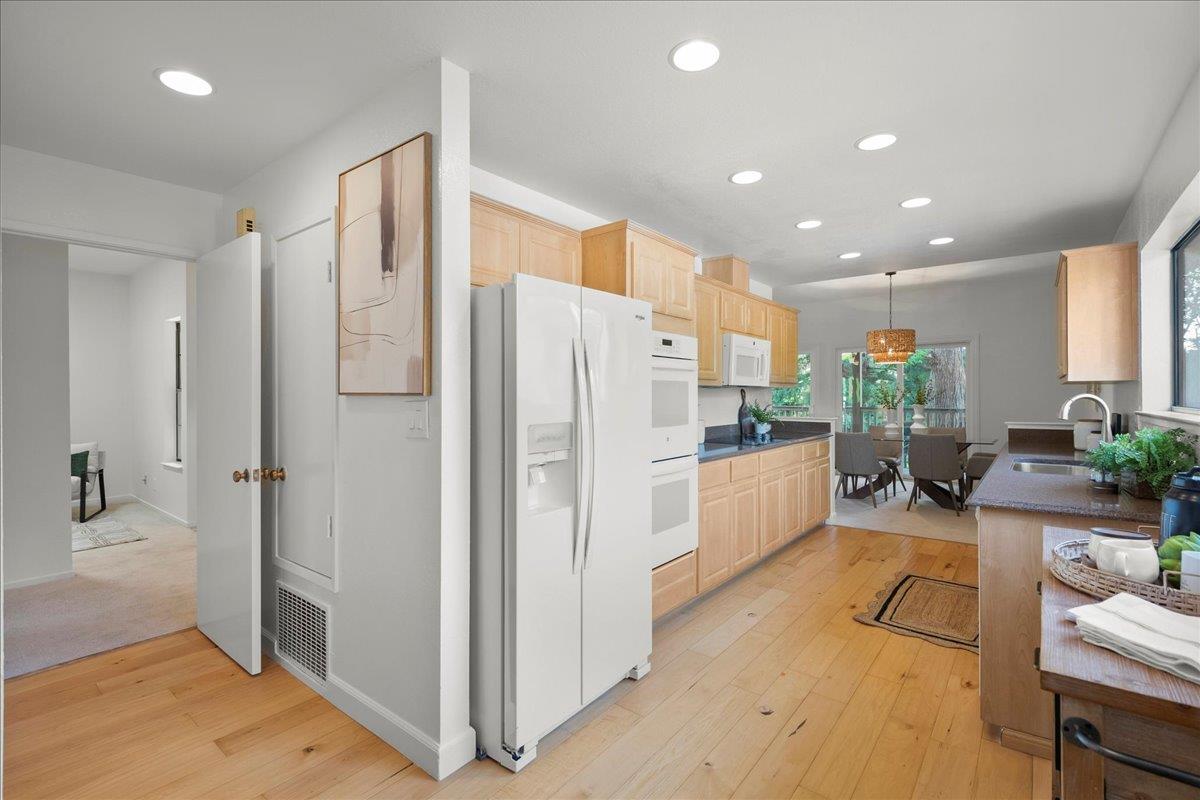 Detail Gallery Image 20 of 50 For 50 Horgan Ave #20,  Redwood City,  CA 94061 - 3 Beds | 2 Baths