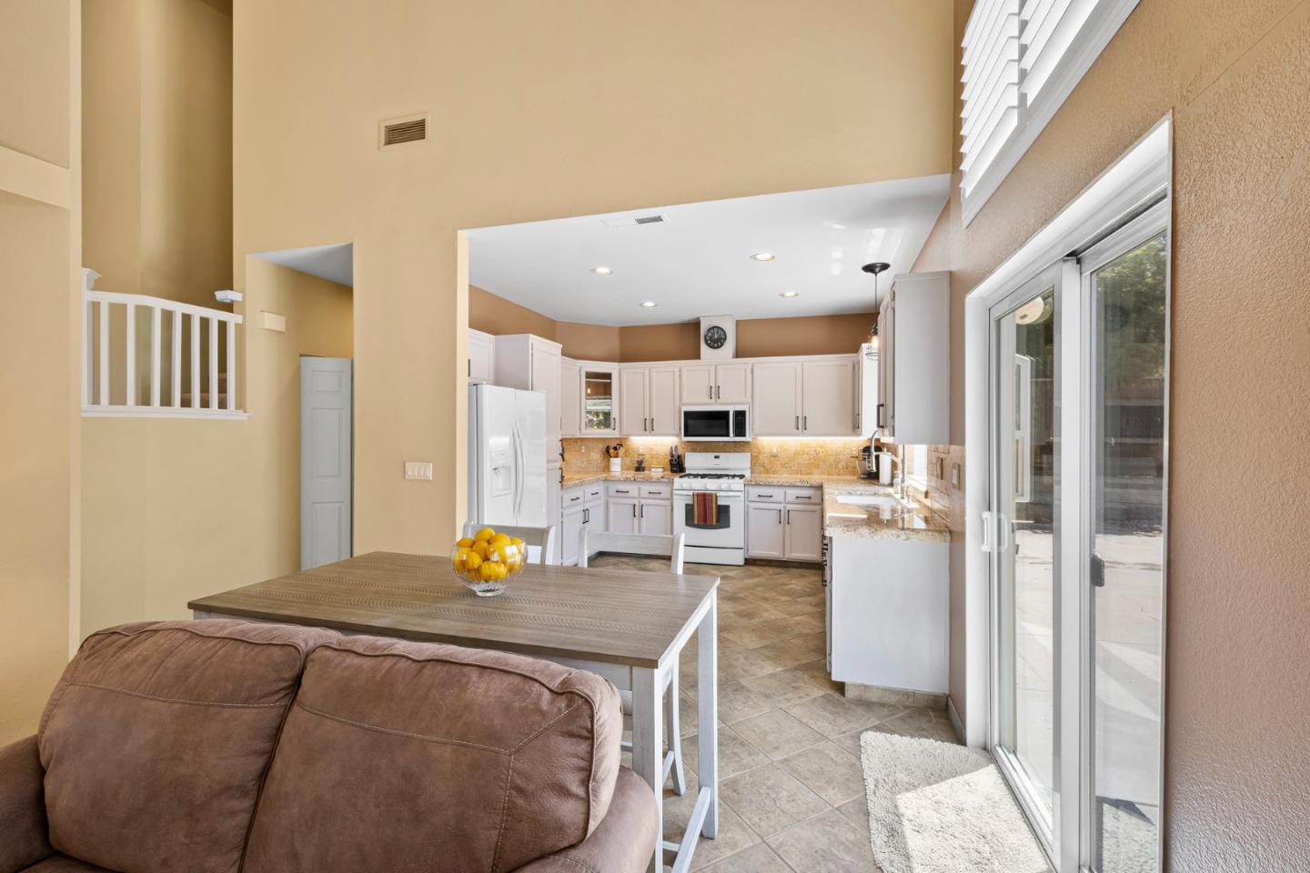 Detail Gallery Image 11 of 50 For 1660 Mimosa St, Hollister,  CA 95023 - 4 Beds | 3 Baths