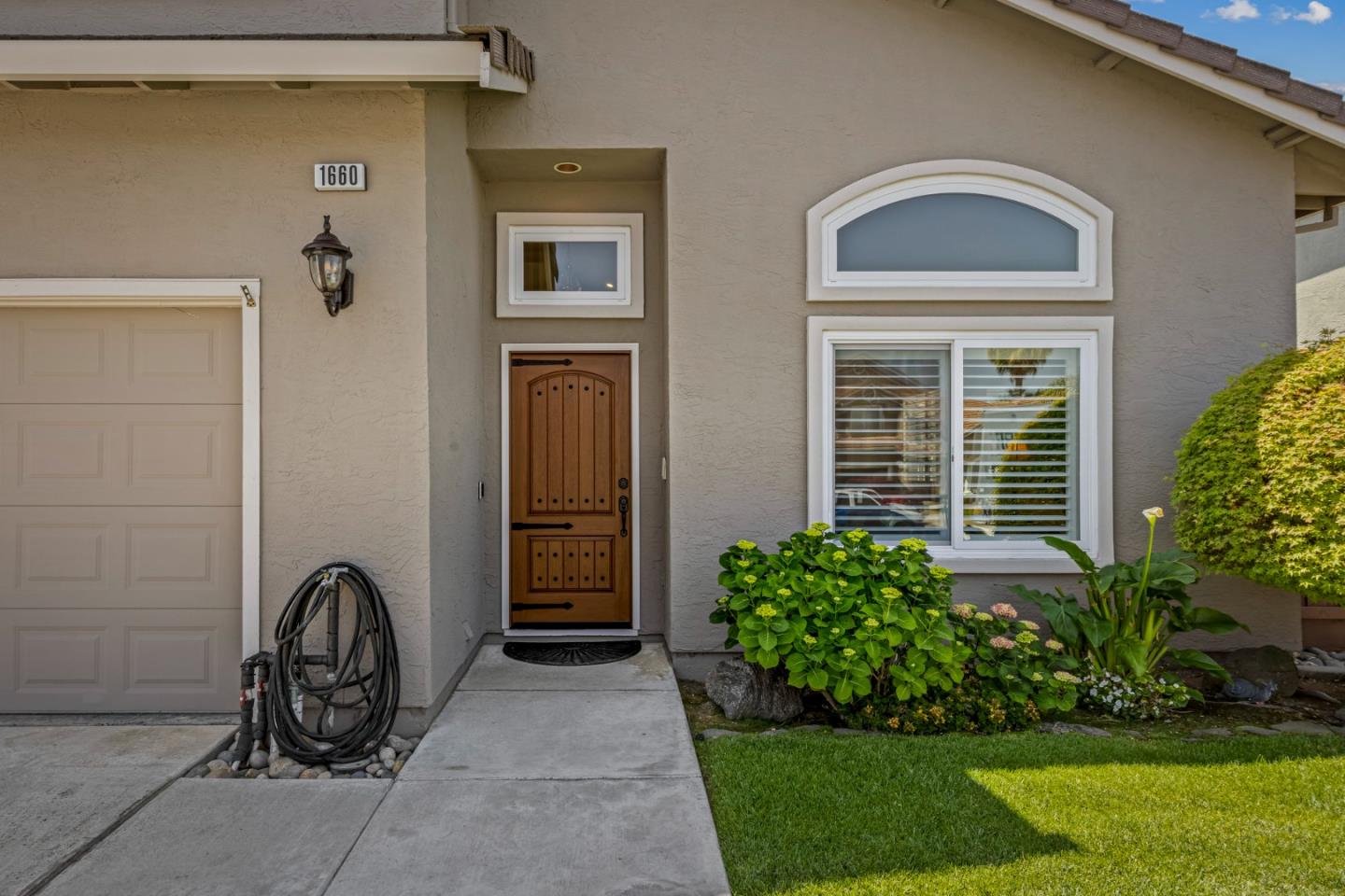 Detail Gallery Image 2 of 50 For 1660 Mimosa St, Hollister,  CA 95023 - 4 Beds | 3 Baths