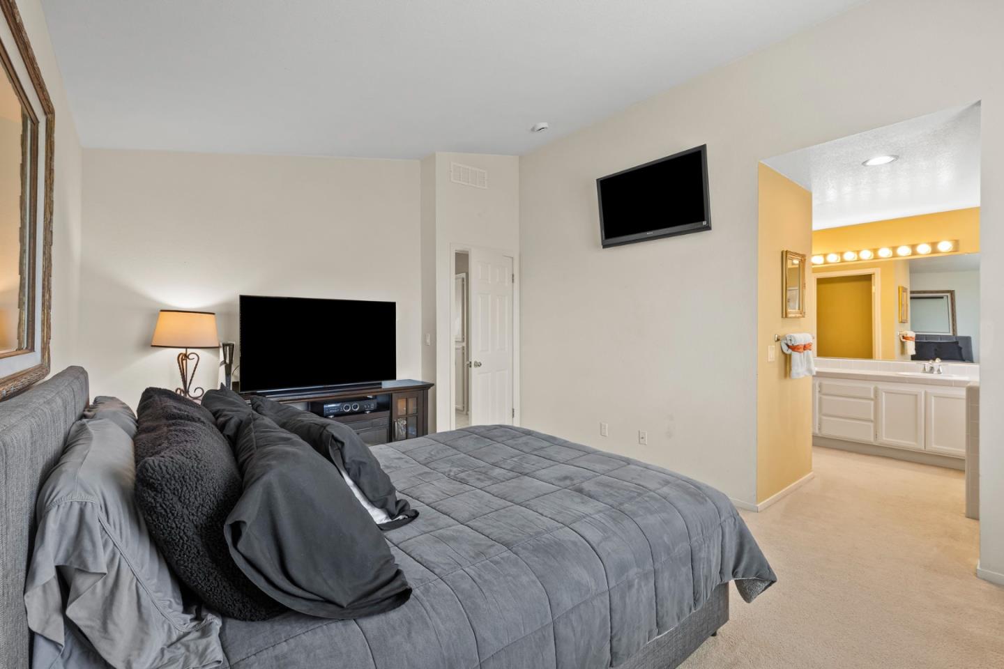 Detail Gallery Image 22 of 50 For 1660 Mimosa St, Hollister,  CA 95023 - 4 Beds | 3 Baths