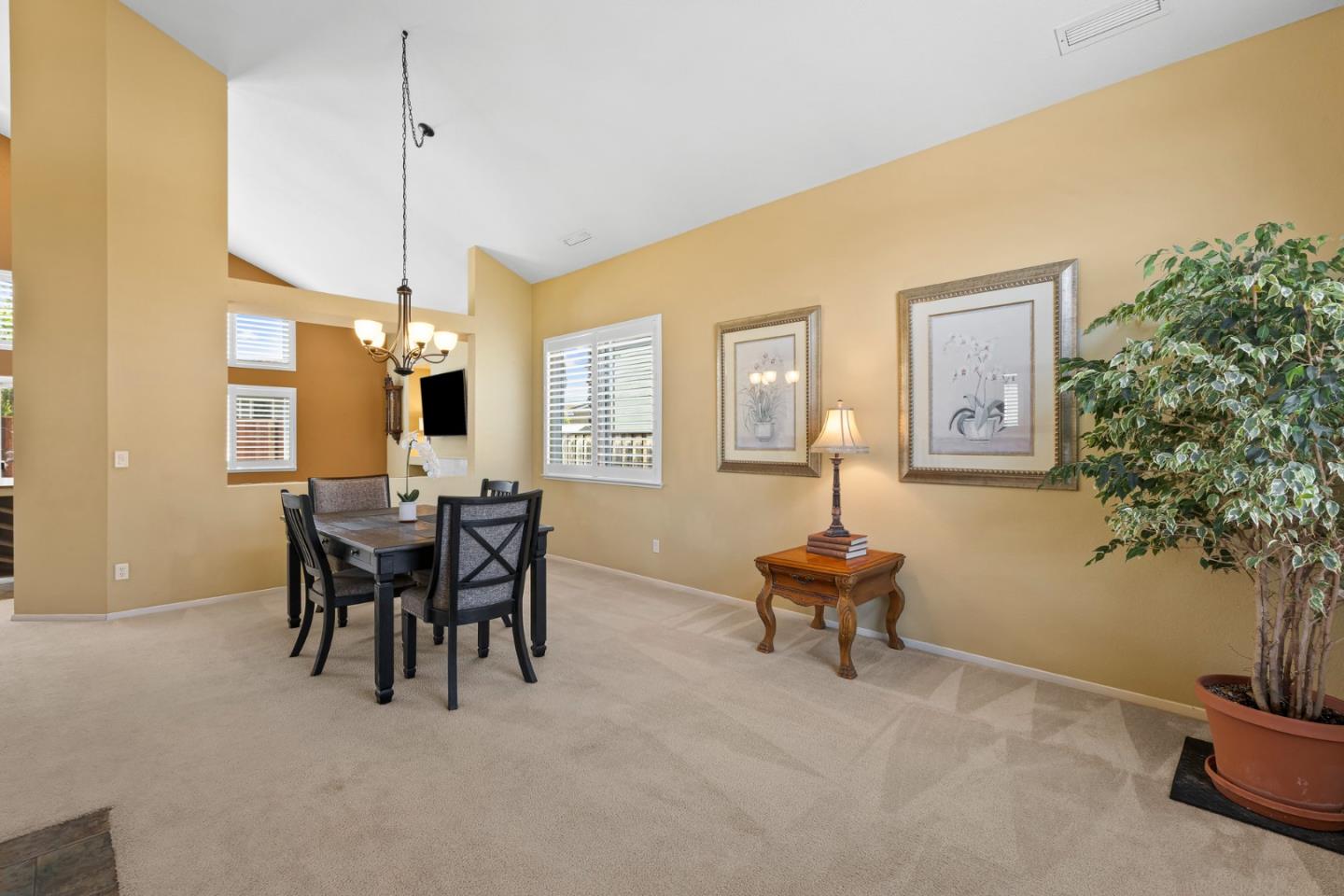 Detail Gallery Image 3 of 50 For 1660 Mimosa St, Hollister,  CA 95023 - 4 Beds | 3 Baths