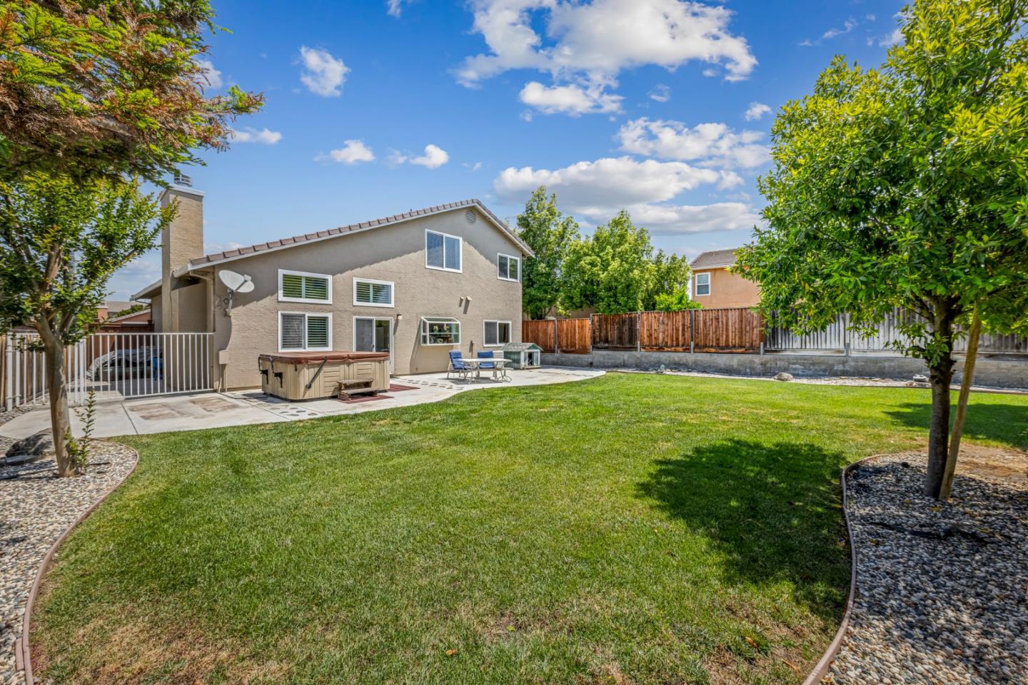 Detail Gallery Image 33 of 50 For 1660 Mimosa St, Hollister,  CA 95023 - 4 Beds | 3 Baths