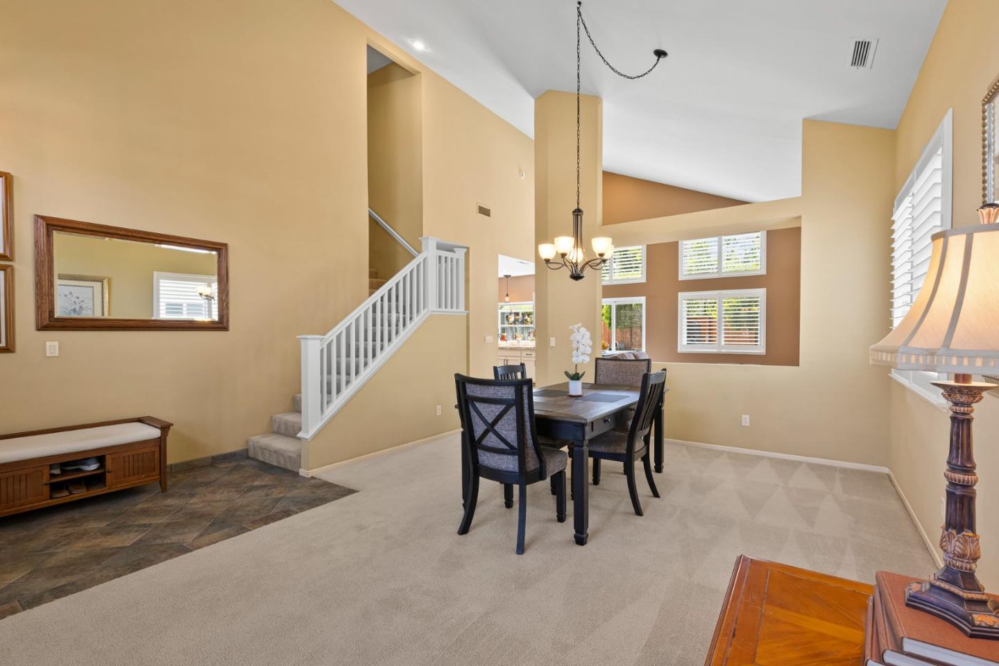 Detail Gallery Image 4 of 50 For 1660 Mimosa St, Hollister,  CA 95023 - 4 Beds | 3 Baths