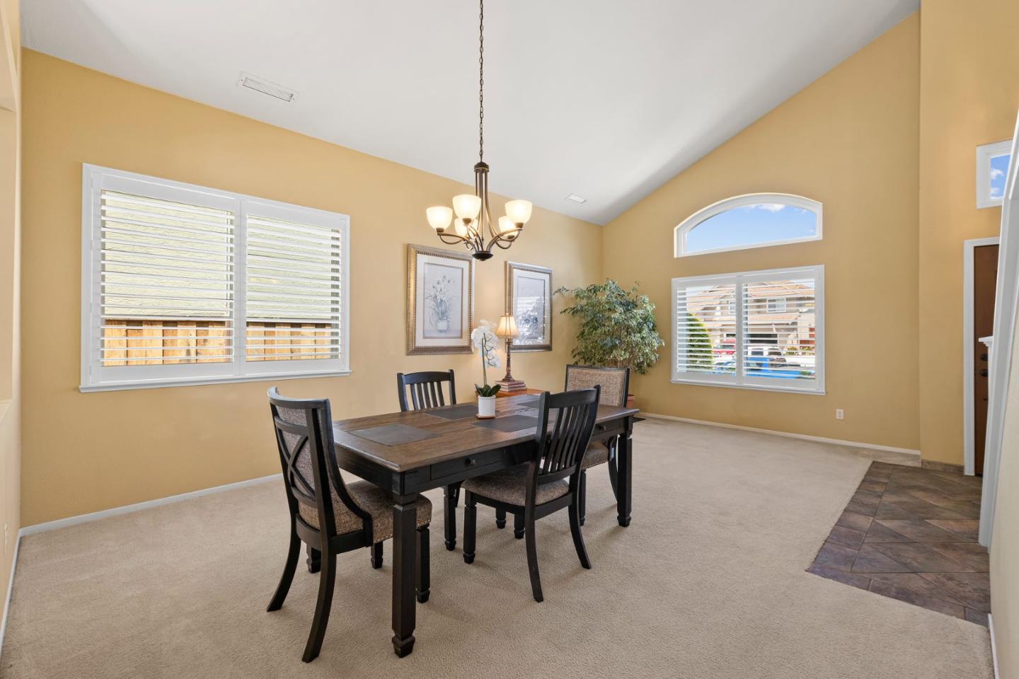 Detail Gallery Image 5 of 50 For 1660 Mimosa St, Hollister,  CA 95023 - 4 Beds | 3 Baths