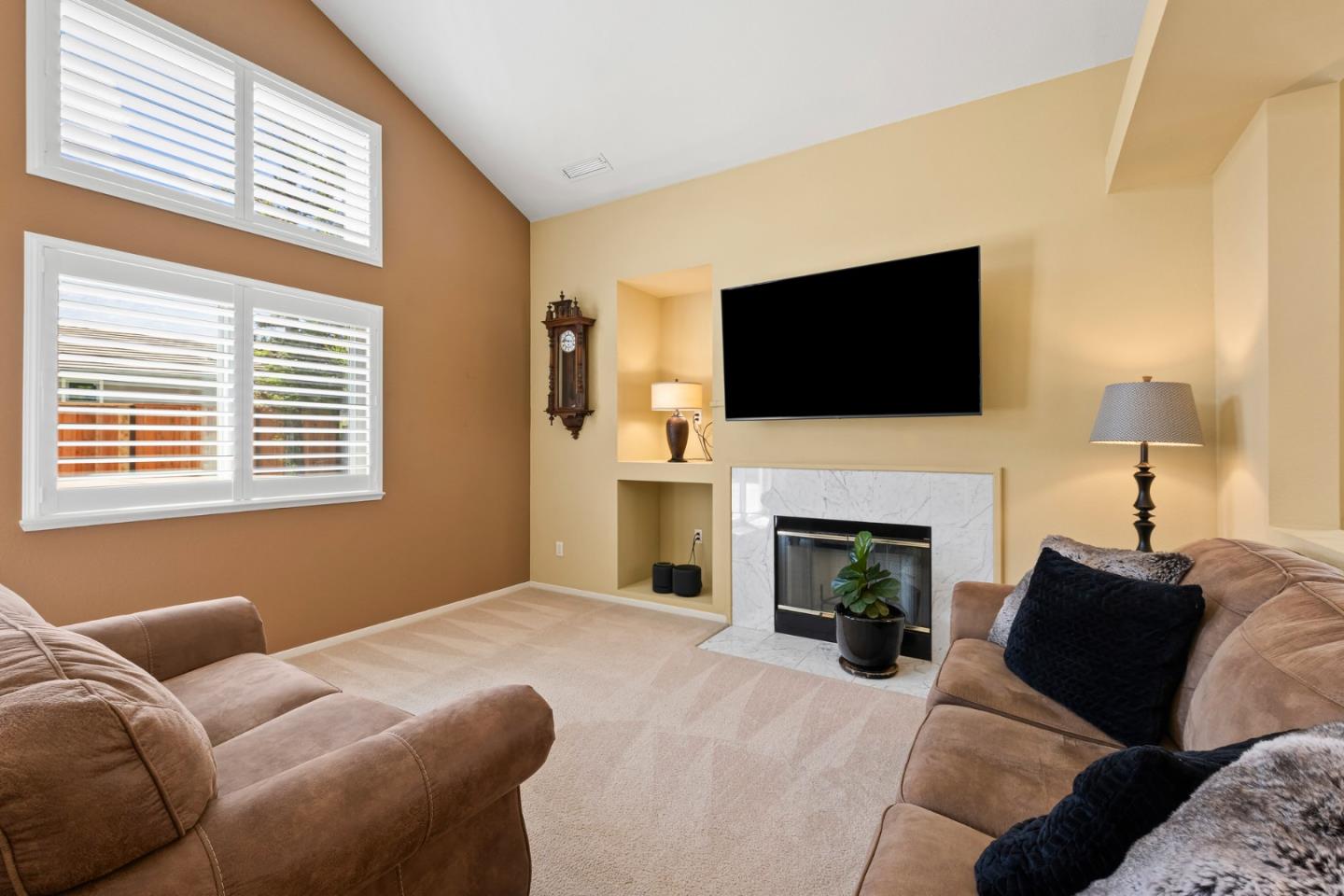 Detail Gallery Image 7 of 50 For 1660 Mimosa St, Hollister,  CA 95023 - 4 Beds | 3 Baths