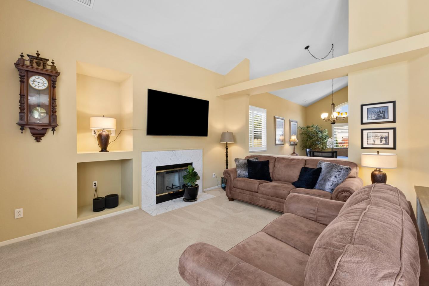 Detail Gallery Image 8 of 50 For 1660 Mimosa St, Hollister,  CA 95023 - 4 Beds | 3 Baths