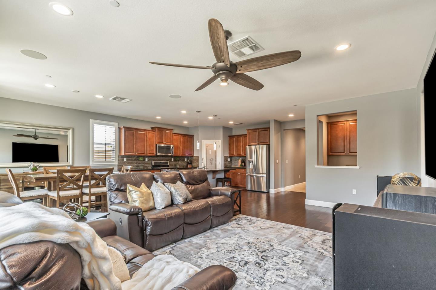 Detail Gallery Image 12 of 76 For 1798 Rosemary Dr, Gilroy,  CA 95020 - 3 Beds | 2 Baths