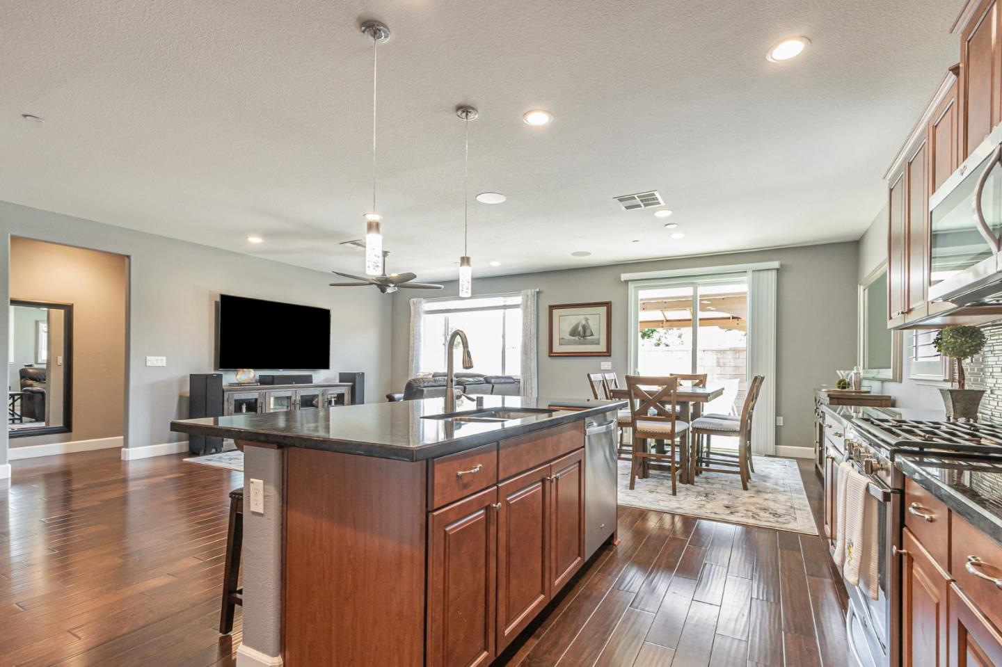 Detail Gallery Image 20 of 76 For 1798 Rosemary Dr, Gilroy,  CA 95020 - 3 Beds | 2 Baths