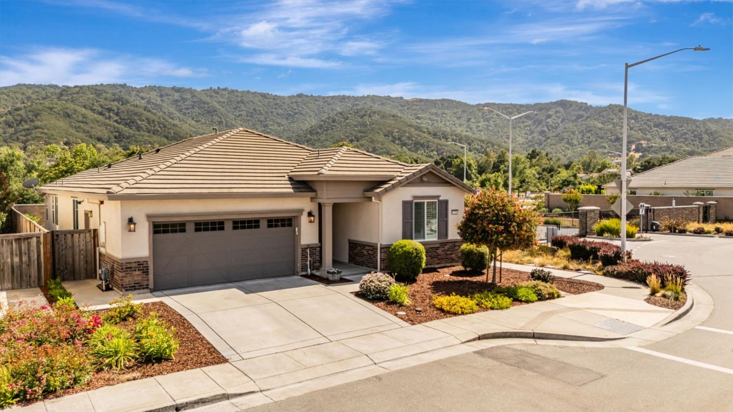Detail Gallery Image 3 of 76 For 1798 Rosemary Dr, Gilroy,  CA 95020 - 3 Beds | 2 Baths