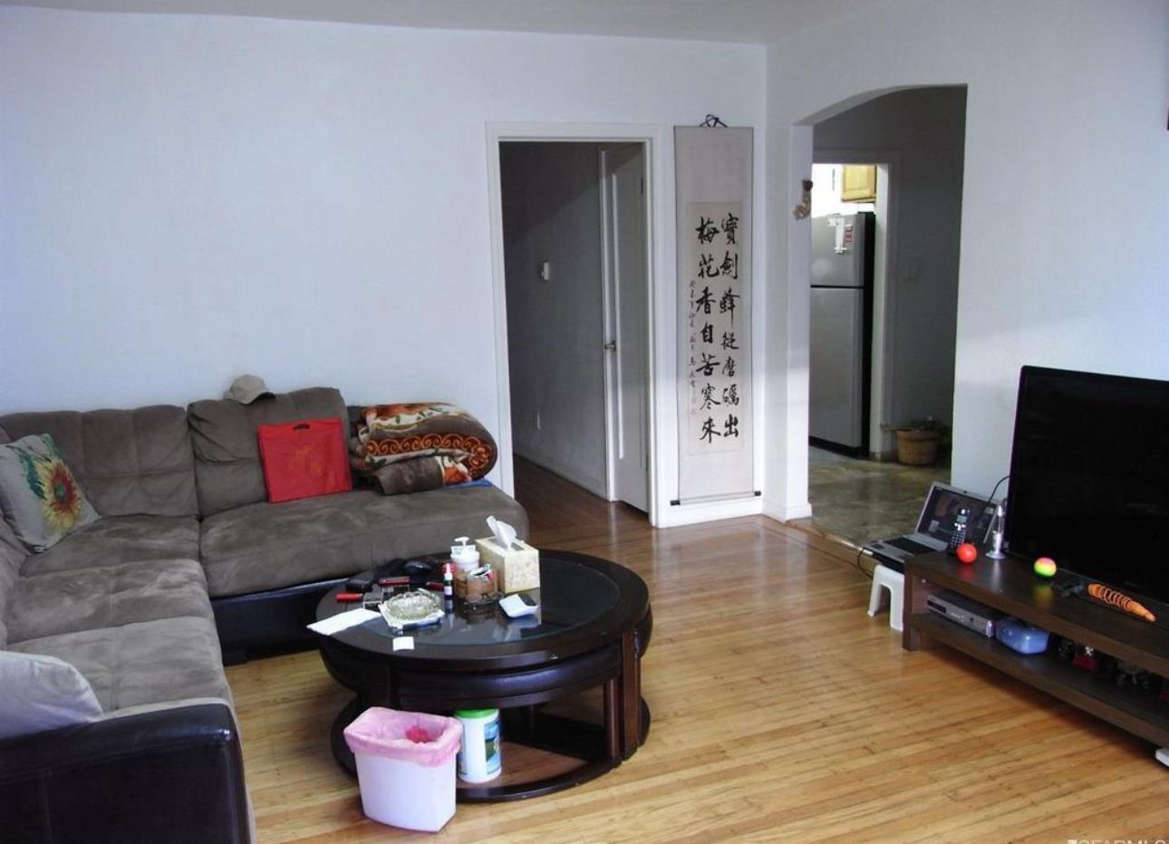 Detail Gallery Image 2 of 9 For 1122 Gilman Ave, San Francisco,  CA 94124 - 4 Beds | 2 Baths