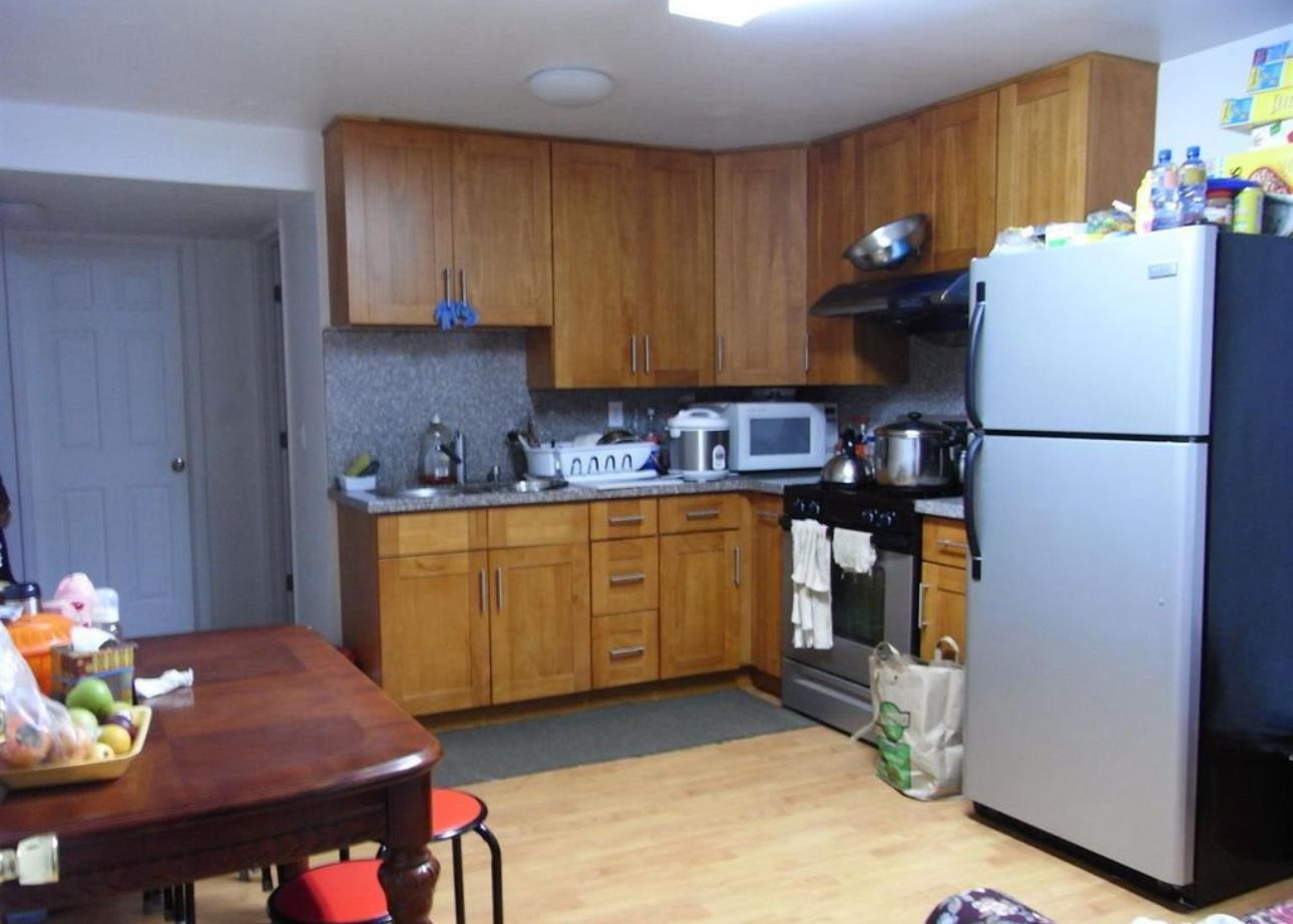 Detail Gallery Image 4 of 9 For 1122 Gilman Ave, San Francisco,  CA 94124 - 4 Beds | 2 Baths
