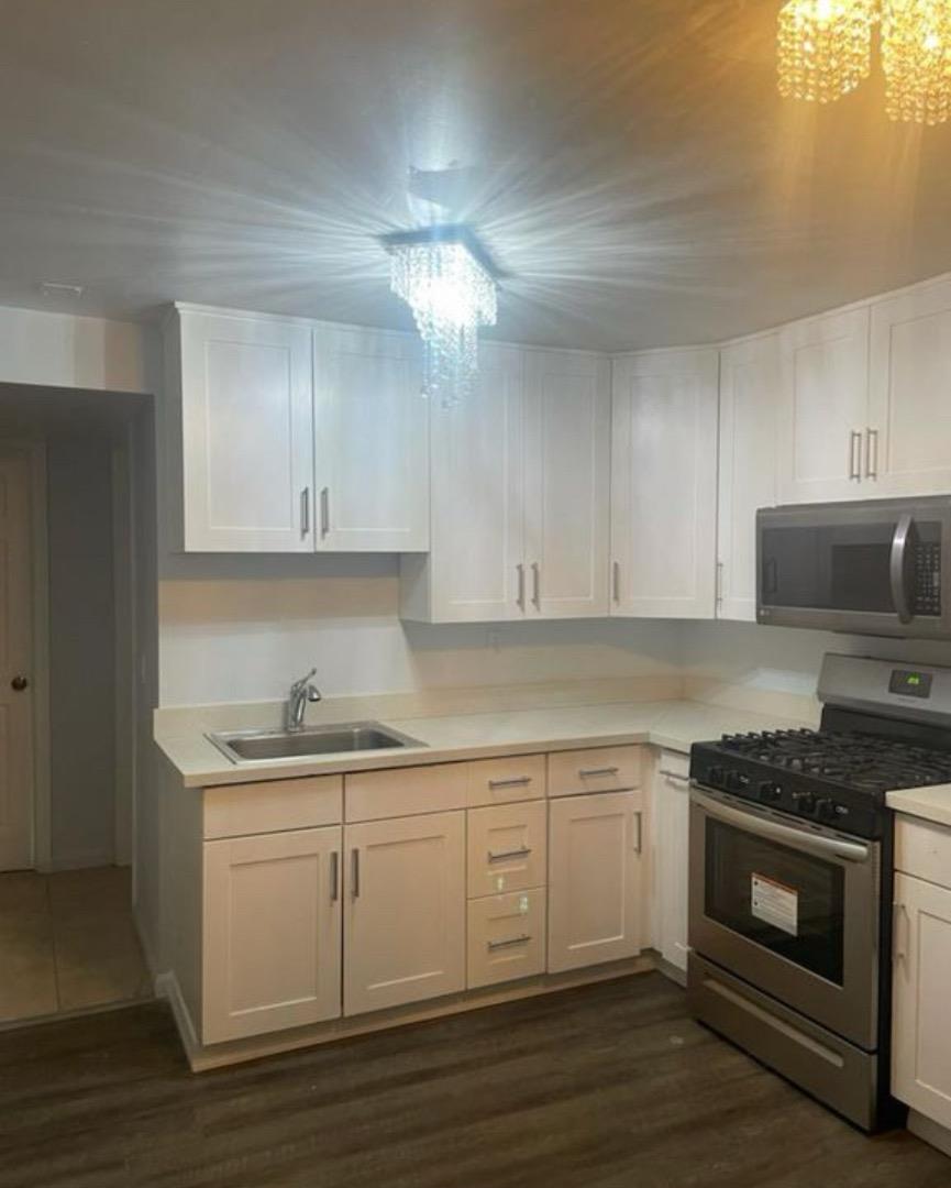 Detail Gallery Image 7 of 9 For 1122 Gilman Ave, San Francisco,  CA 94124 - 4 Beds | 2 Baths