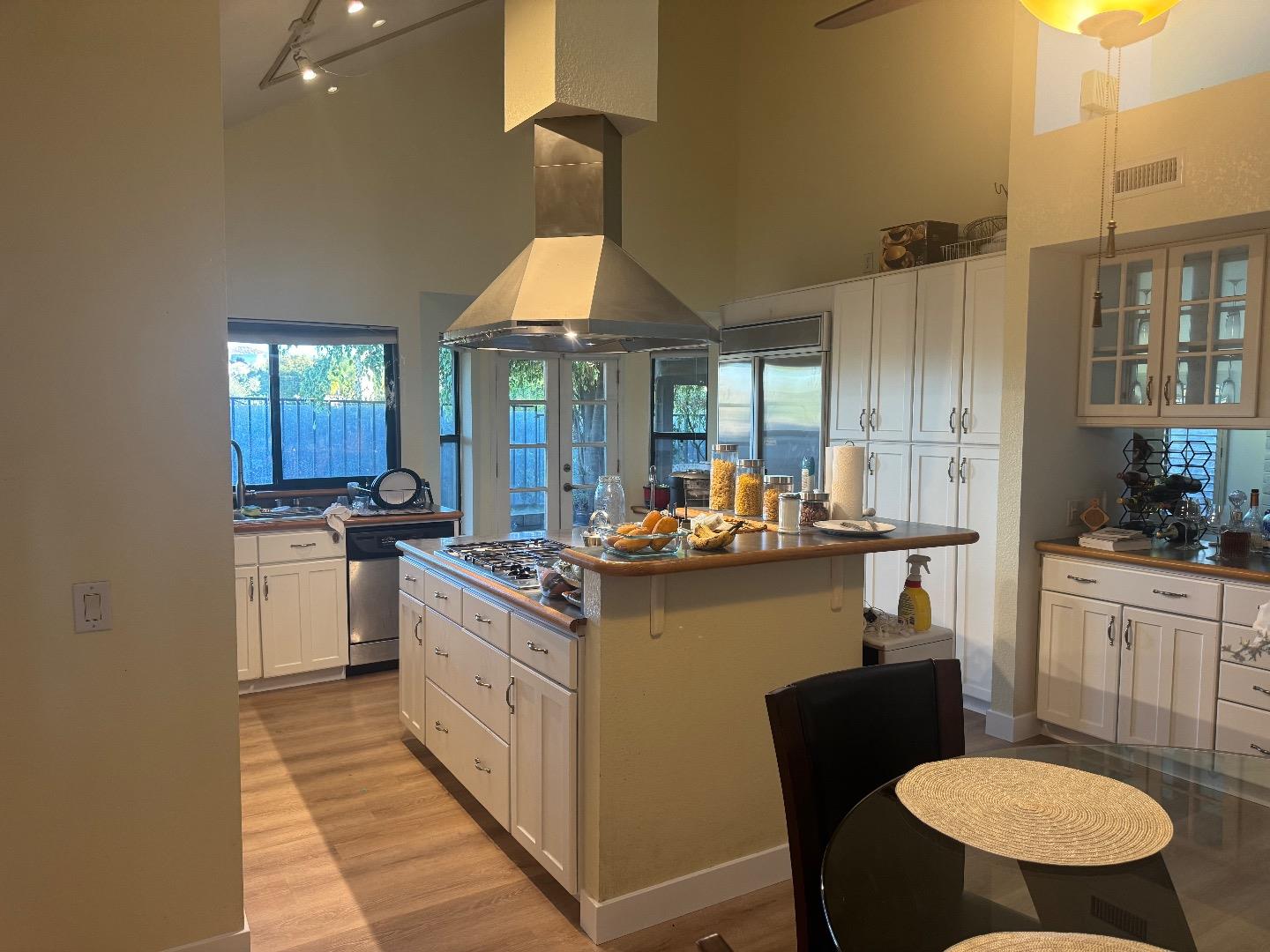 Detail Gallery Image 16 of 18 For 1137 Brewley Ln, Vista,  CA 92081 - 3 Beds | 2 Baths