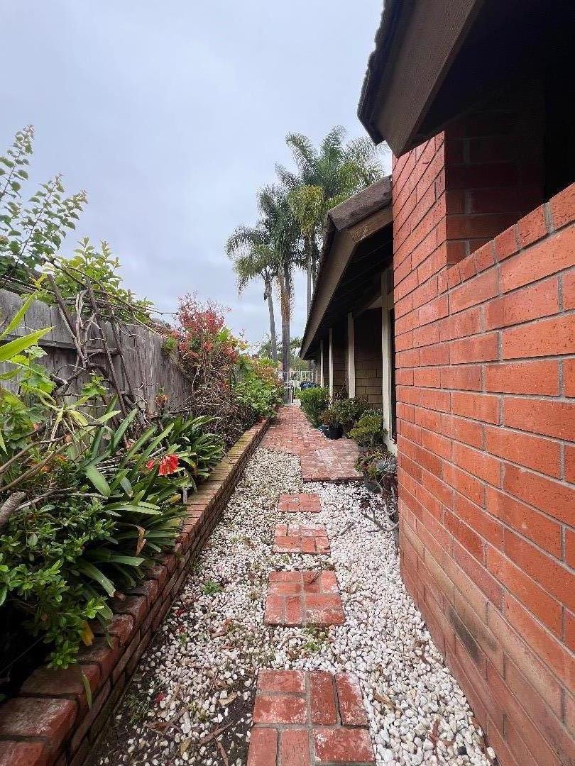 Detail Gallery Image 5 of 18 For 1137 Brewley Ln, Vista,  CA 92081 - 3 Beds | 2 Baths