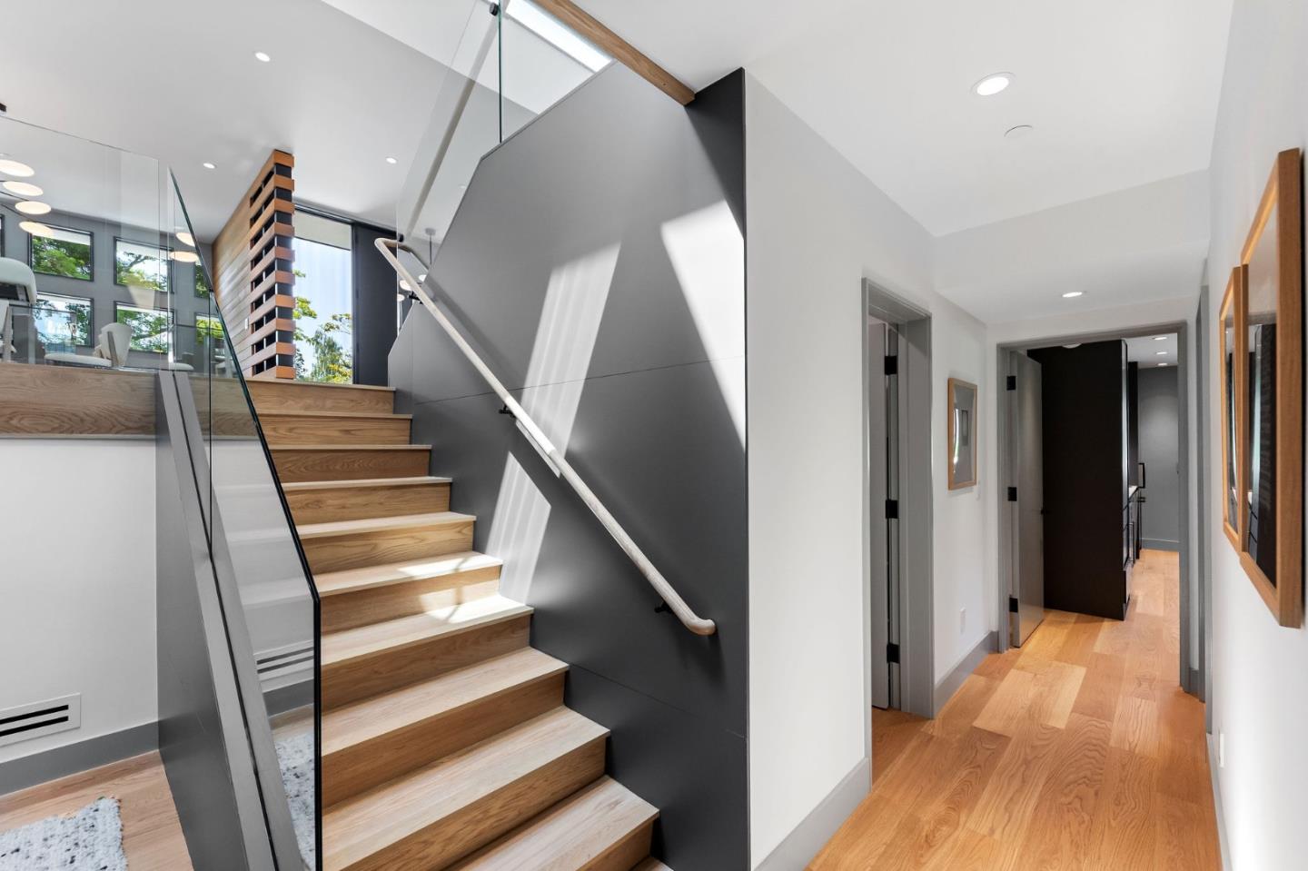 Detail Gallery Image 102 of 125 For 695 Fairway Cir, Hillsborough,  CA 94010 - 5 Beds | 5/1 Baths