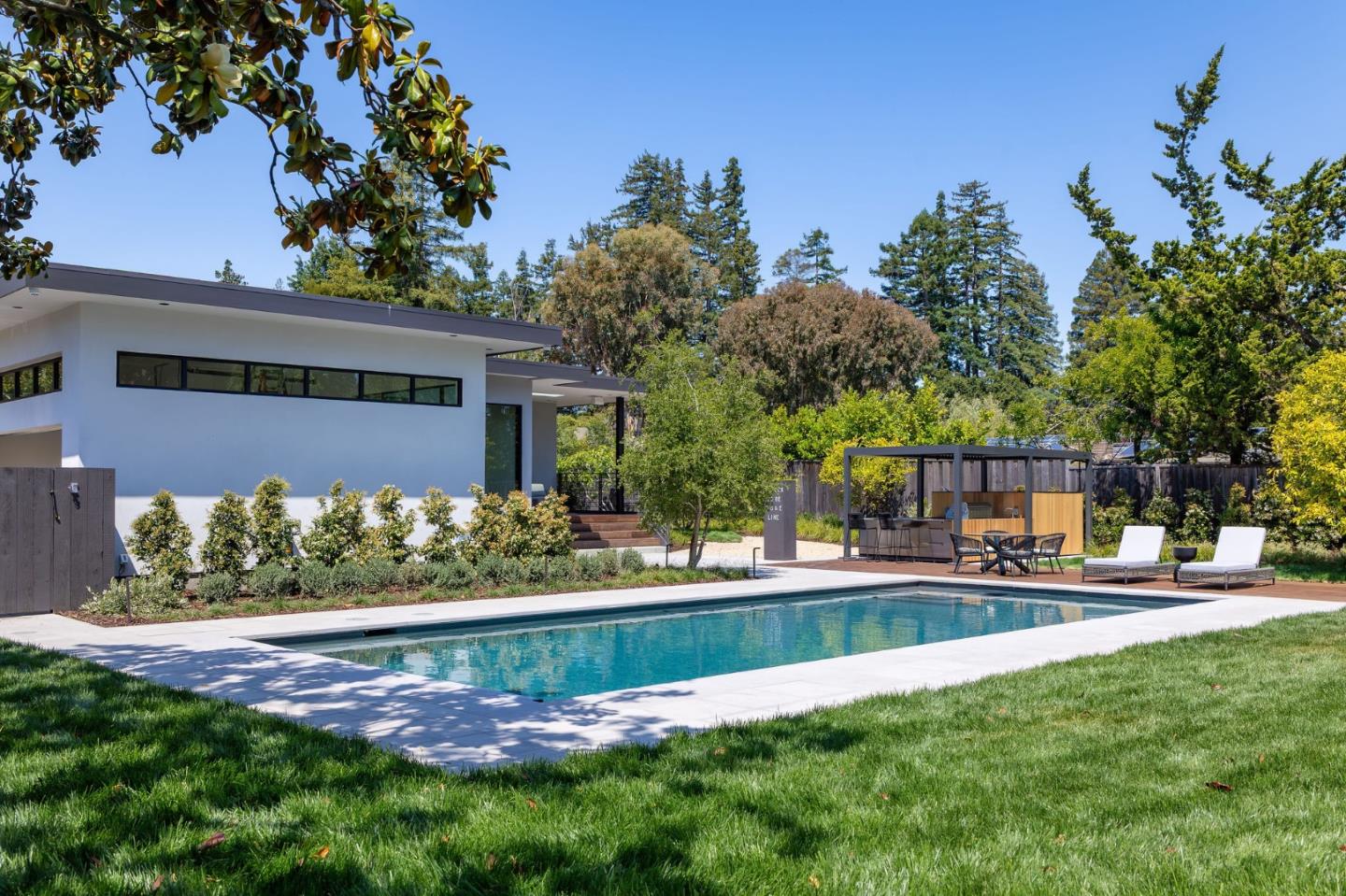 Detail Gallery Image 11 of 125 For 695 Fairway Cir, Hillsborough,  CA 94010 - 5 Beds | 5/1 Baths