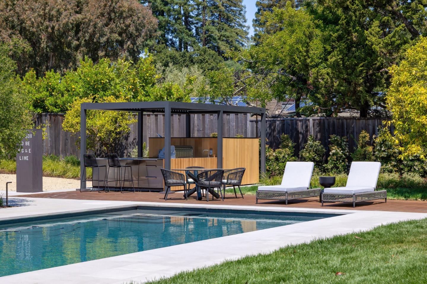 Detail Gallery Image 12 of 125 For 695 Fairway Cir, Hillsborough,  CA 94010 - 5 Beds | 5/1 Baths
