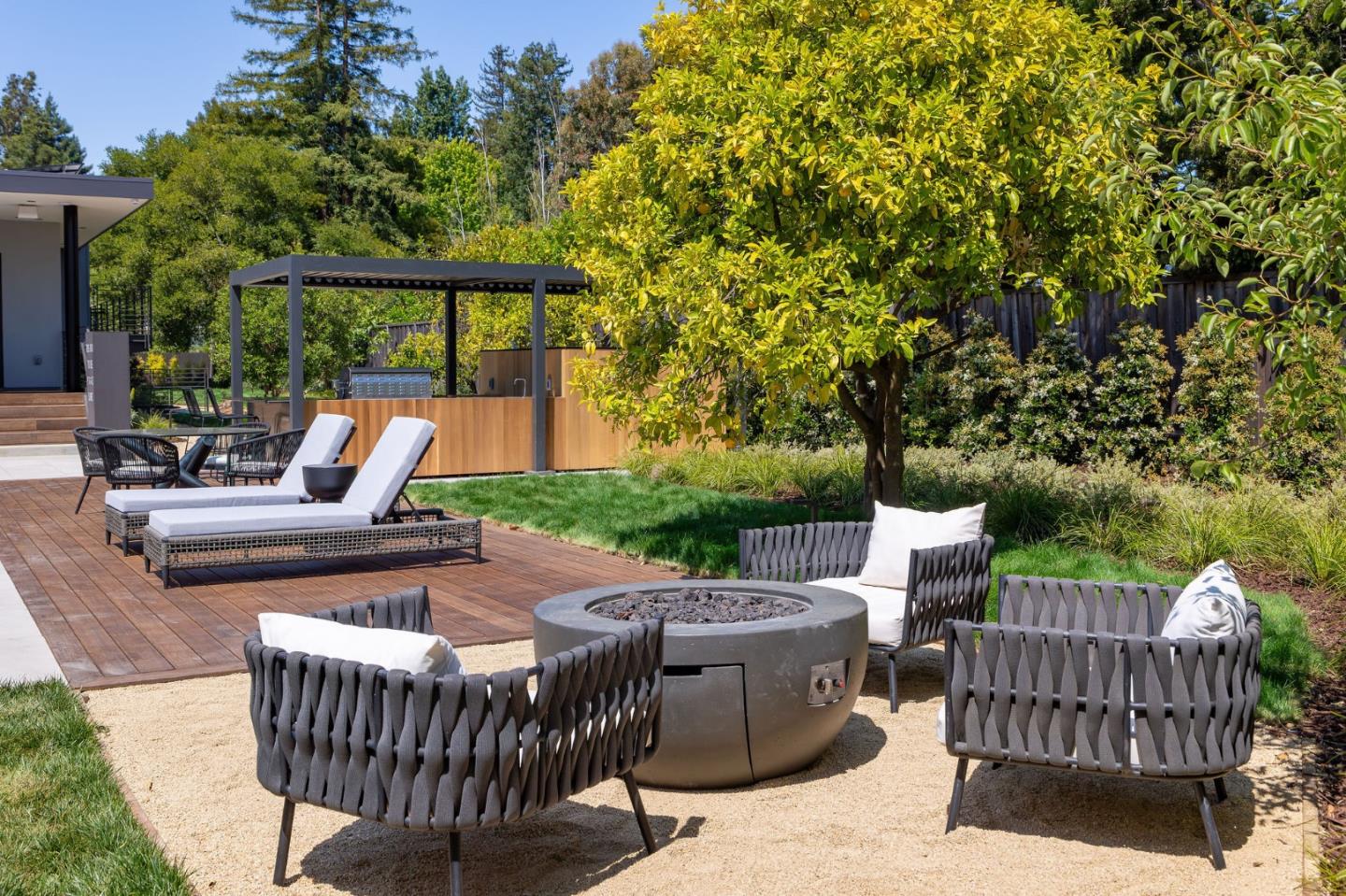 Detail Gallery Image 14 of 125 For 695 Fairway Cir, Hillsborough,  CA 94010 - 5 Beds | 5/1 Baths