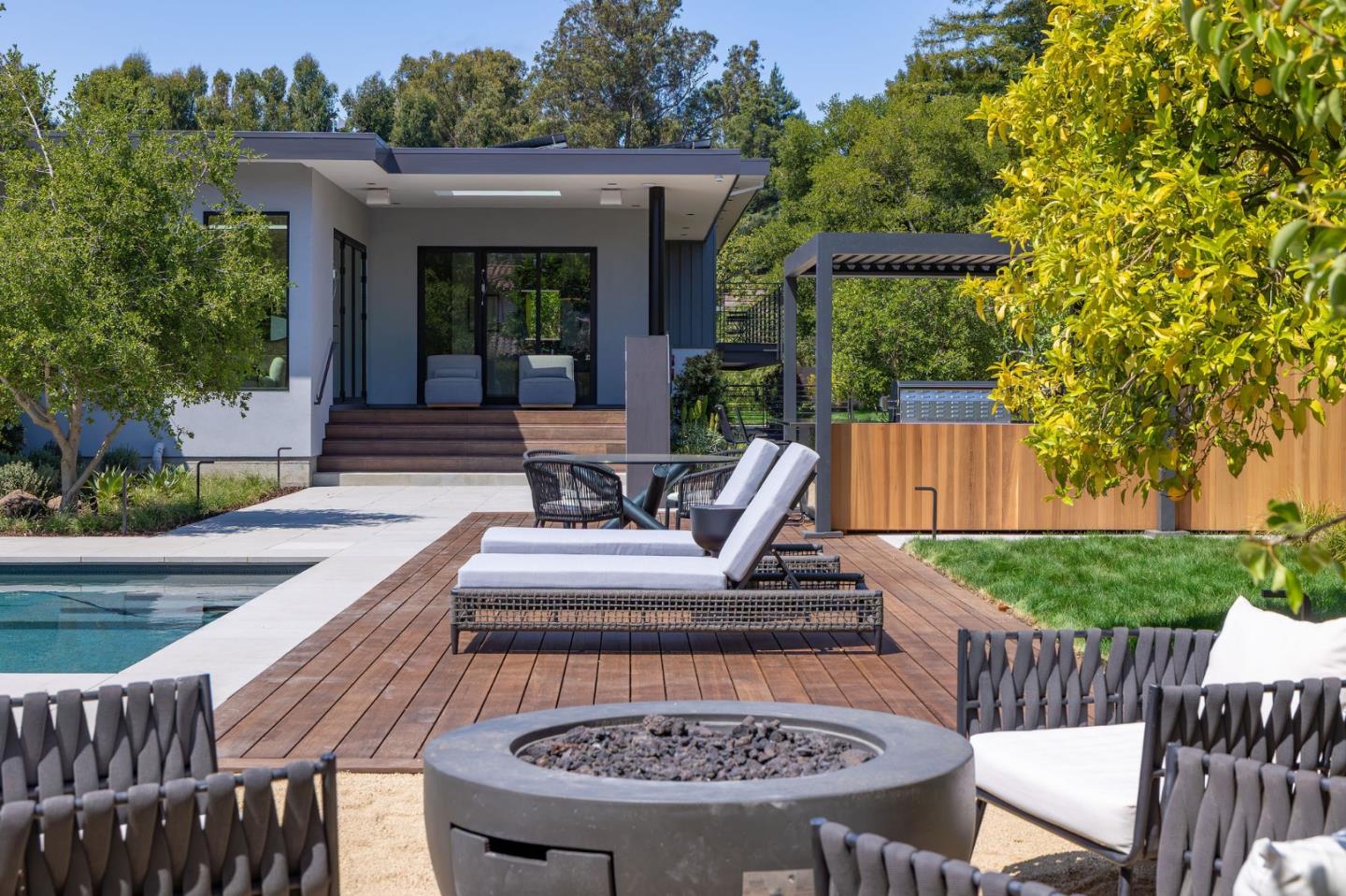Detail Gallery Image 15 of 125 For 695 Fairway Cir, Hillsborough,  CA 94010 - 5 Beds | 5/1 Baths