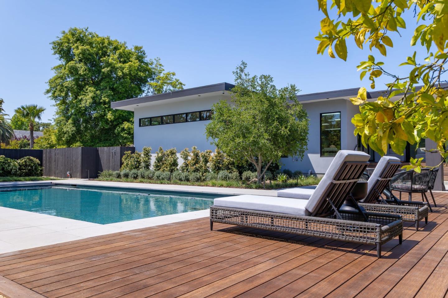Detail Gallery Image 16 of 125 For 695 Fairway Cir, Hillsborough,  CA 94010 - 5 Beds | 5/1 Baths