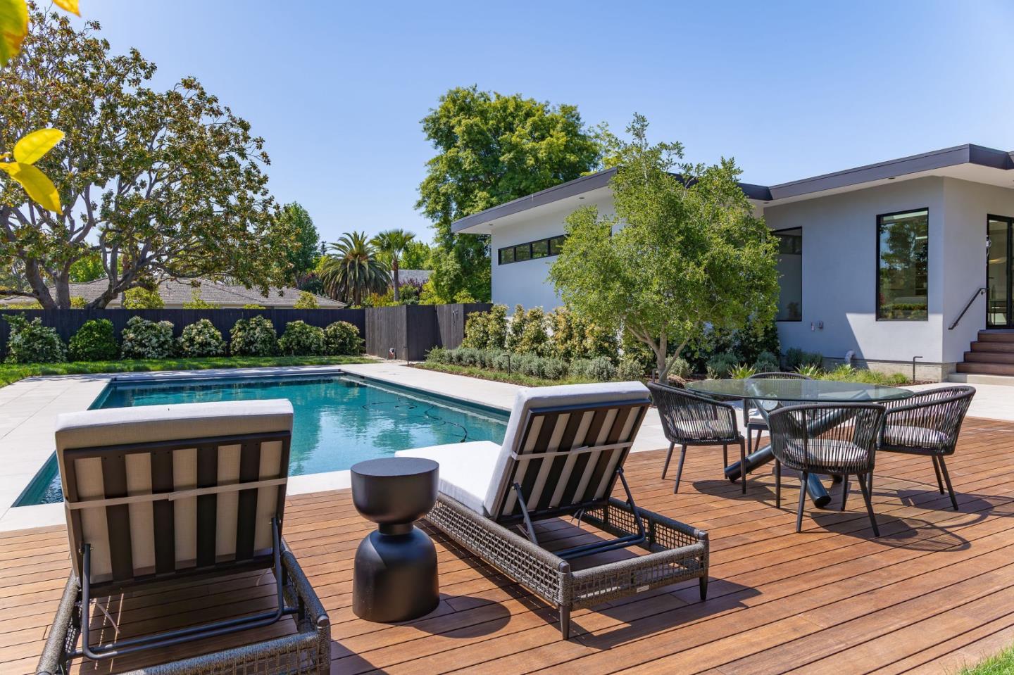 Detail Gallery Image 17 of 125 For 695 Fairway Cir, Hillsborough,  CA 94010 - 5 Beds | 5/1 Baths