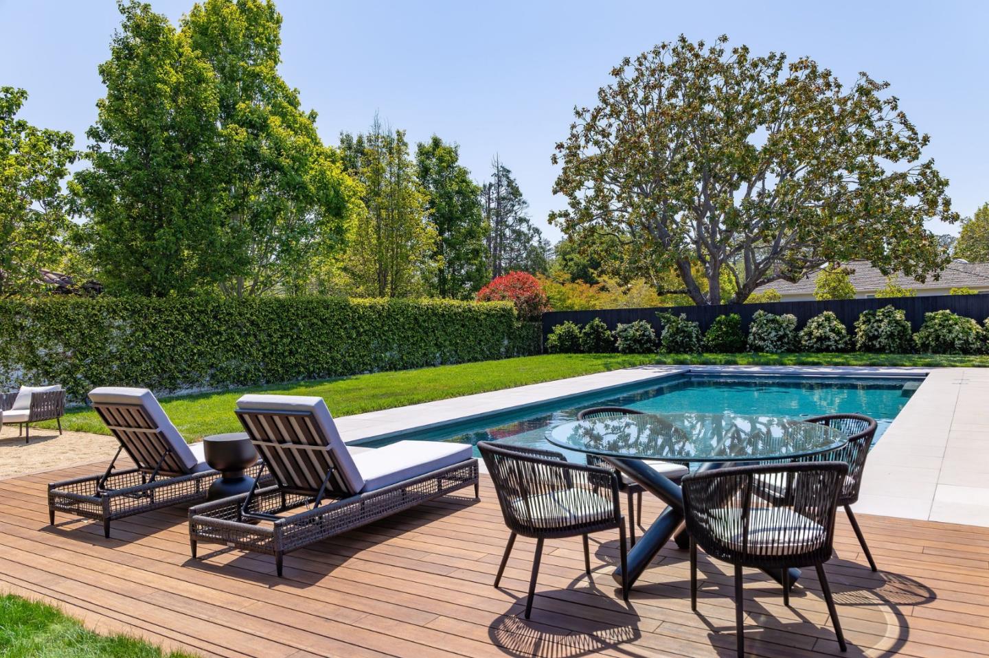 Detail Gallery Image 18 of 125 For 695 Fairway Cir, Hillsborough,  CA 94010 - 5 Beds | 5/1 Baths