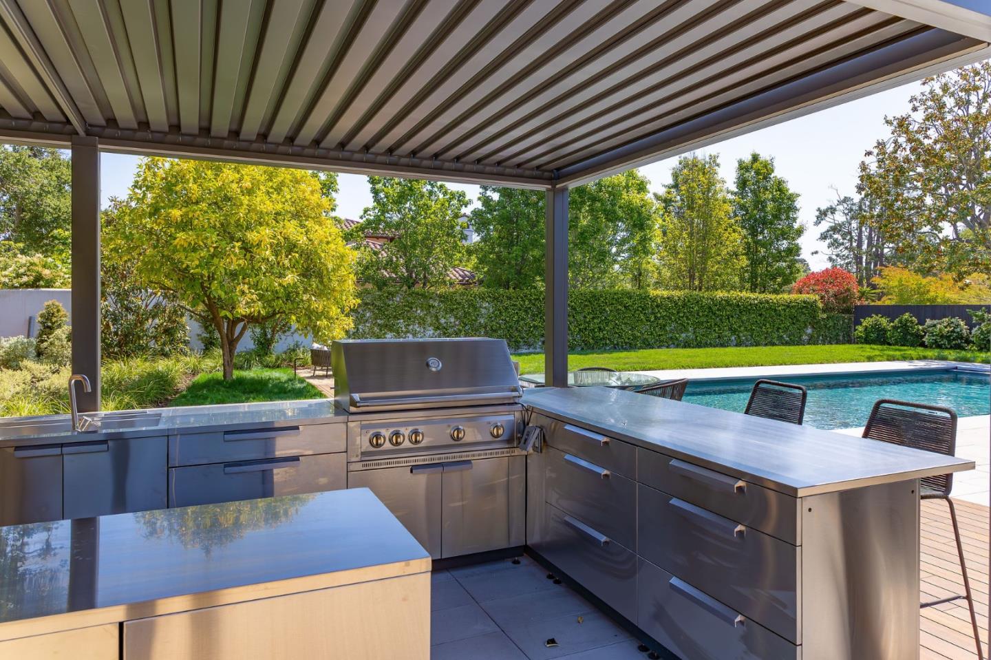 Detail Gallery Image 21 of 125 For 695 Fairway Cir, Hillsborough,  CA 94010 - 5 Beds | 5/1 Baths
