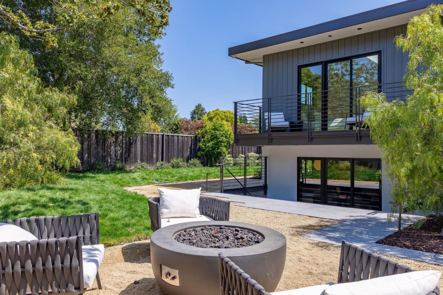 Detail Gallery Image 25 of 125 For 695 Fairway Cir, Hillsborough,  CA 94010 - 5 Beds | 5/1 Baths